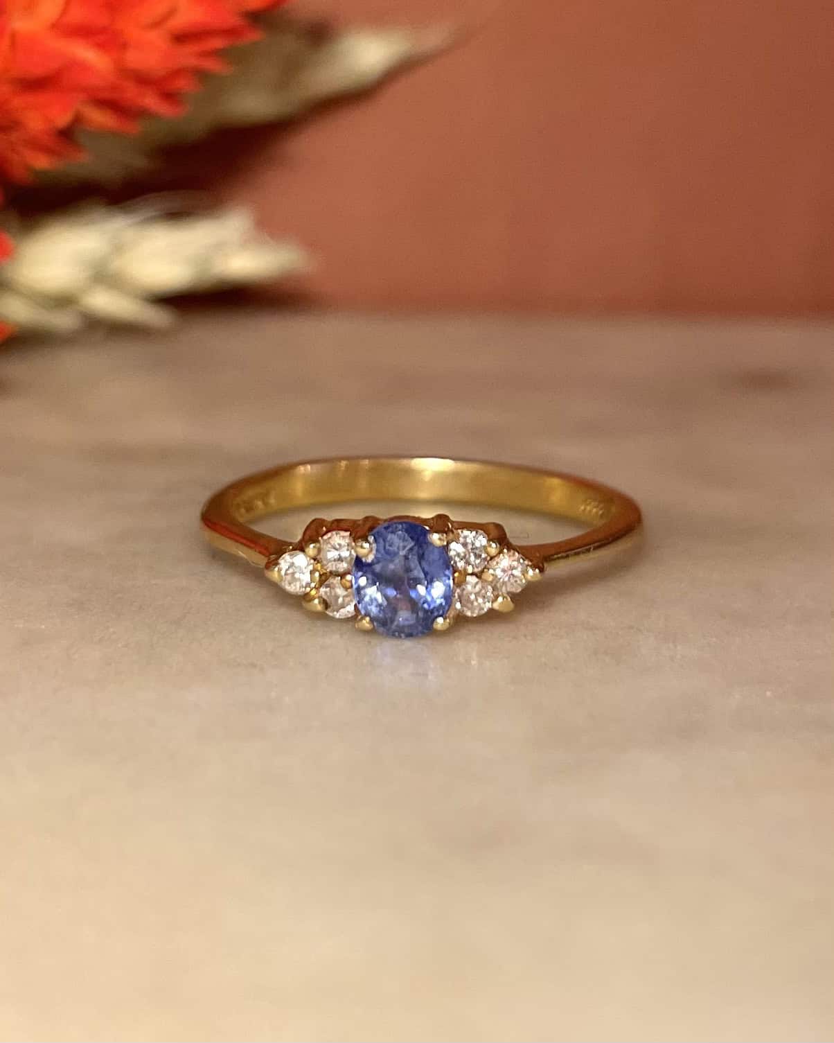 Anillo trilogía "Camille" de zafiro y 6 diamantes