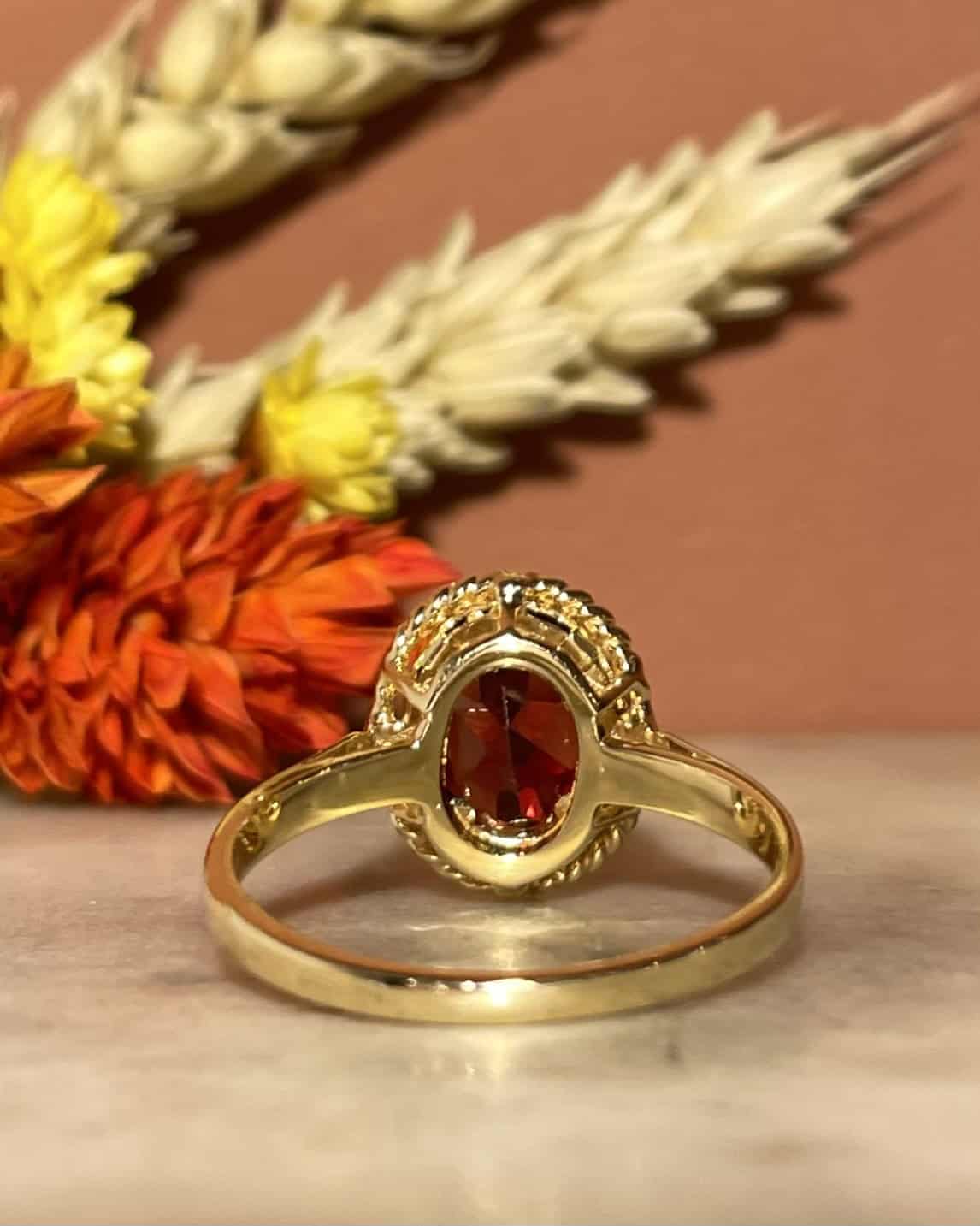 Anillo vintage de granate de 1,45 quilates "Ellia"