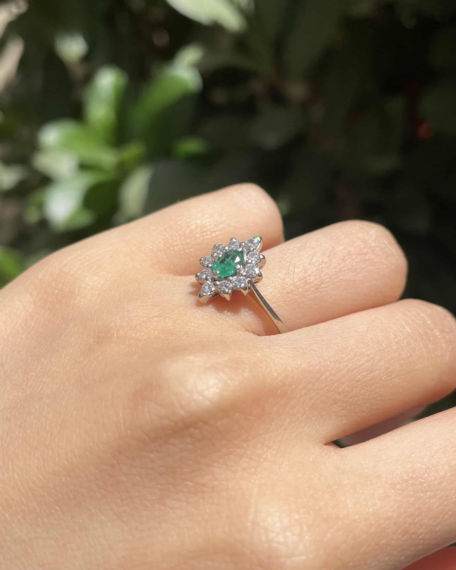 Bague Marguerite Émeraude & 10 Diamants "Josianne"