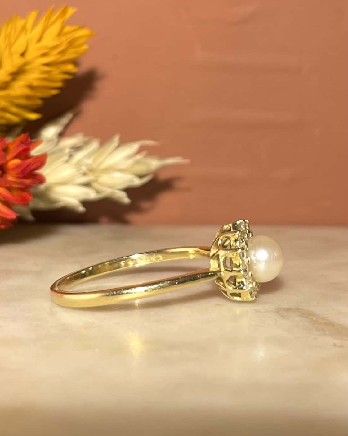 Anillo de margaritas con perla y 12 diamantes "Jensyn"