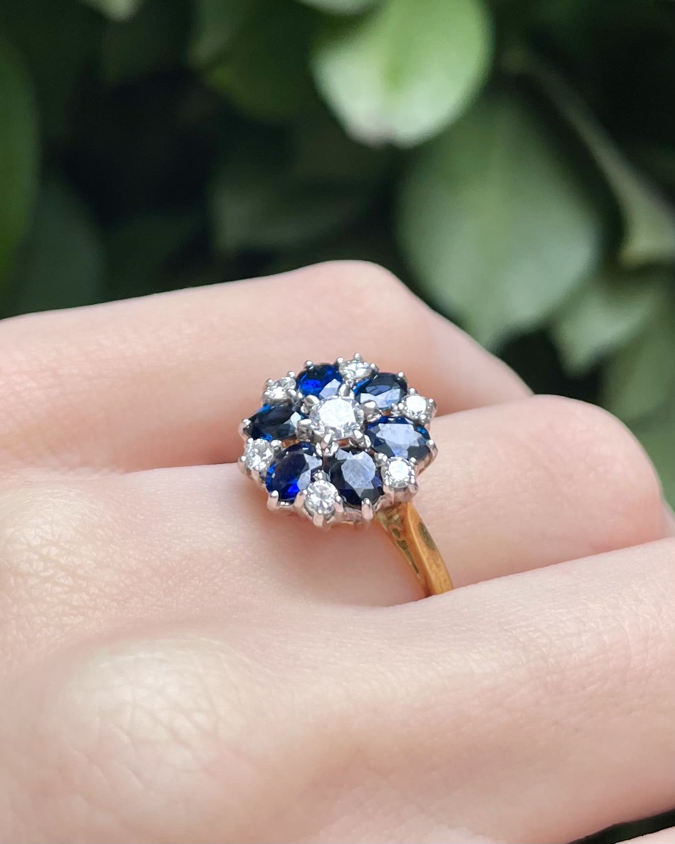 Anillo "Zohé" con margaritas de zafiro y diamantes de 1,50 quilates