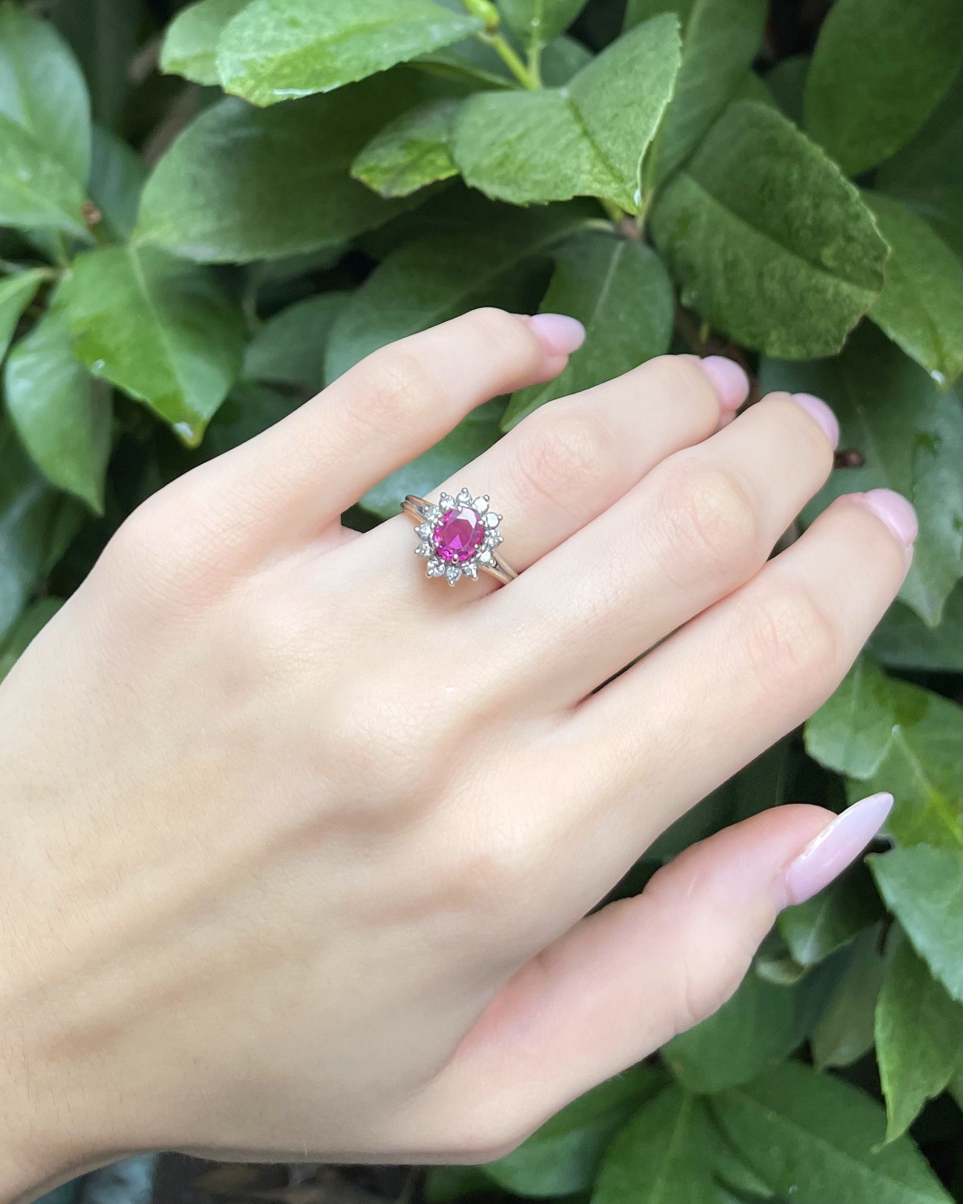 Bague Marguerite Saphir Rose 1.50 Carat & 12 Diamants "Judie"