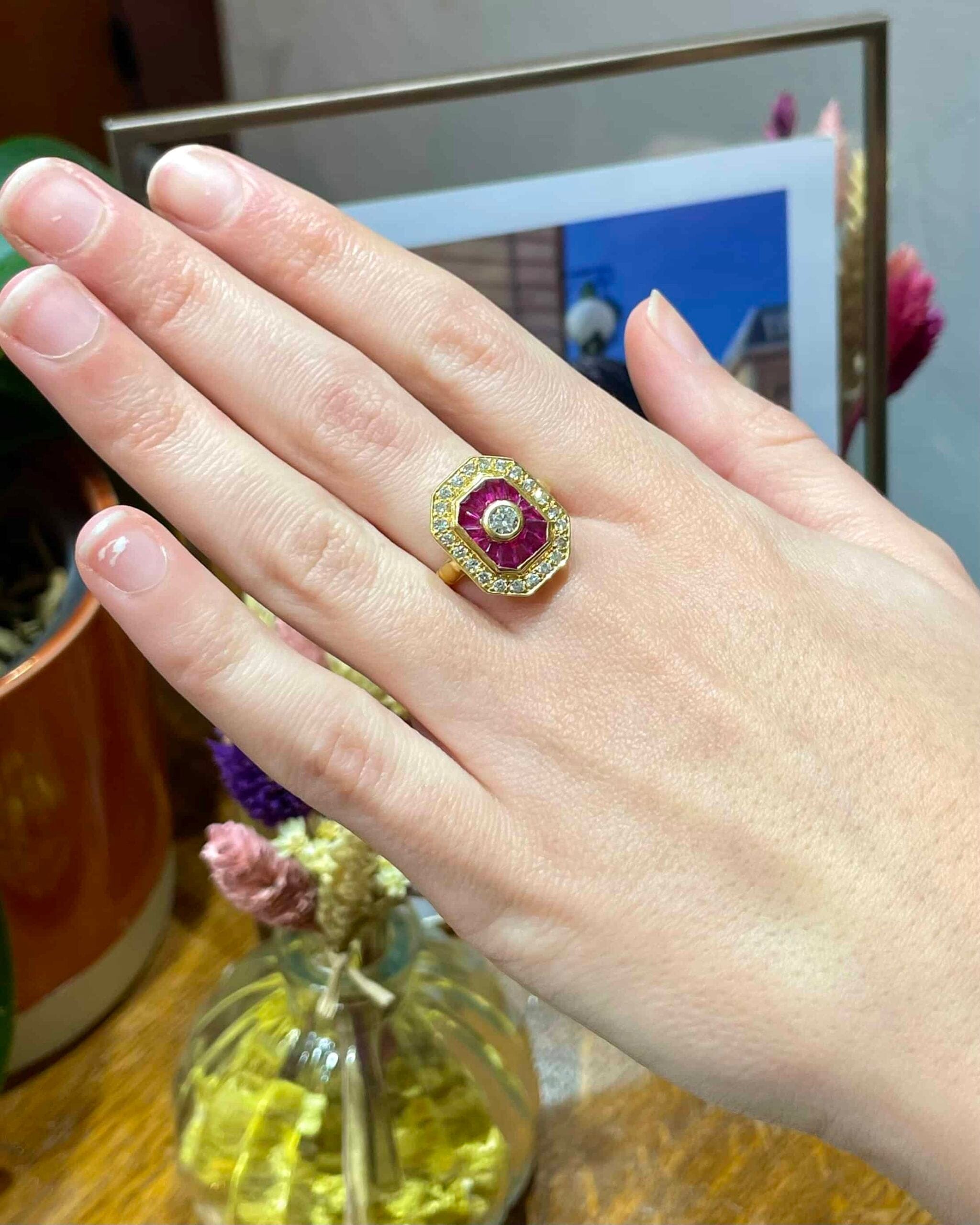 Anillo Art Déco de rubí y diamantes "Vivienne"