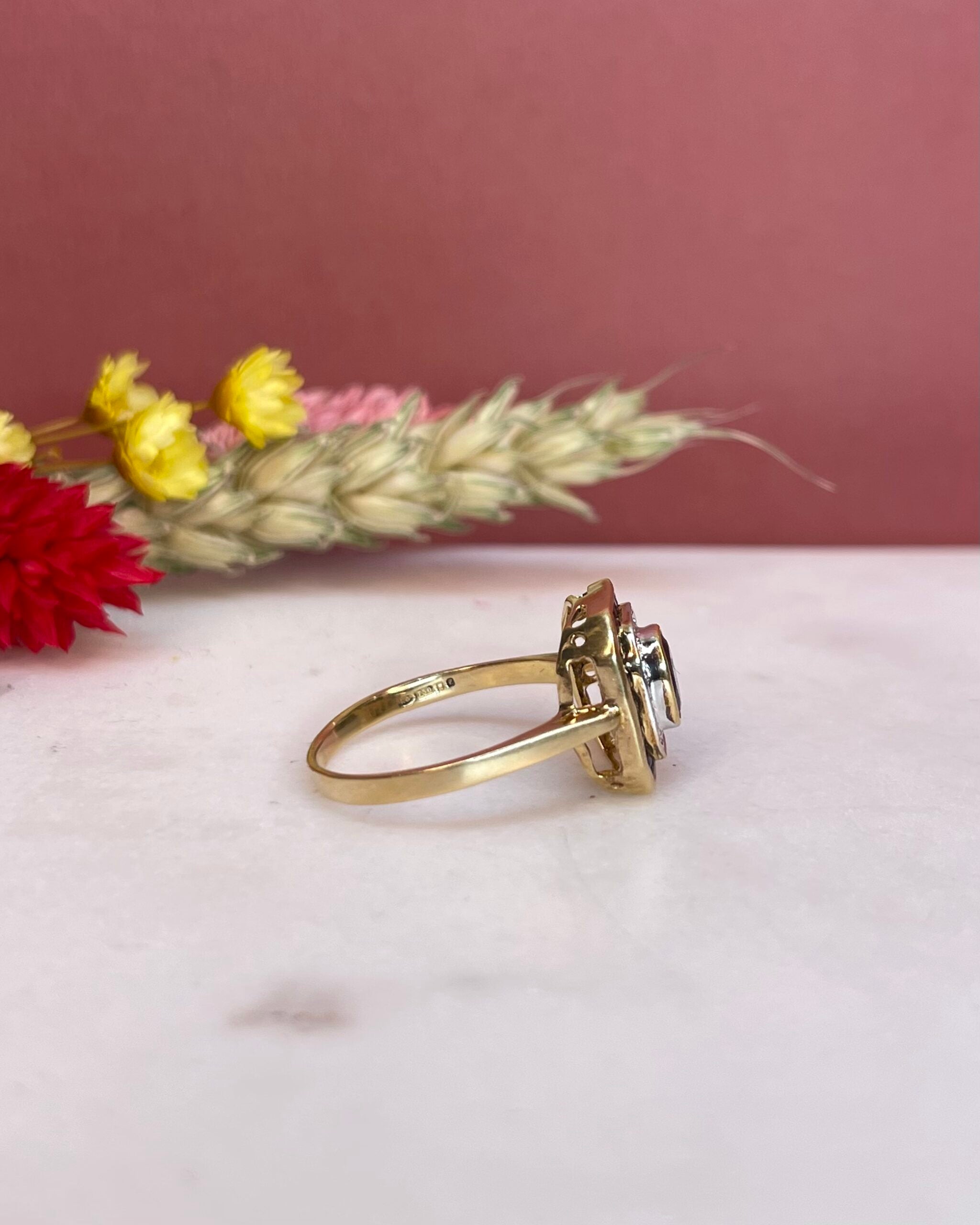 Bague Art-Déco 19 Saphirs 1.19 carat & Diamants "Clarita" - Elliade Paris