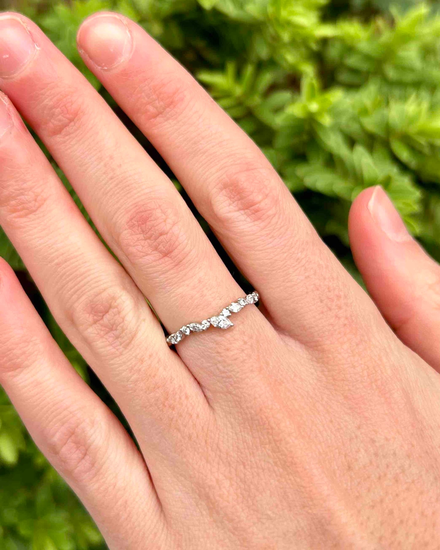 Half Alliance Navette and Round Diamonds "Ryma"