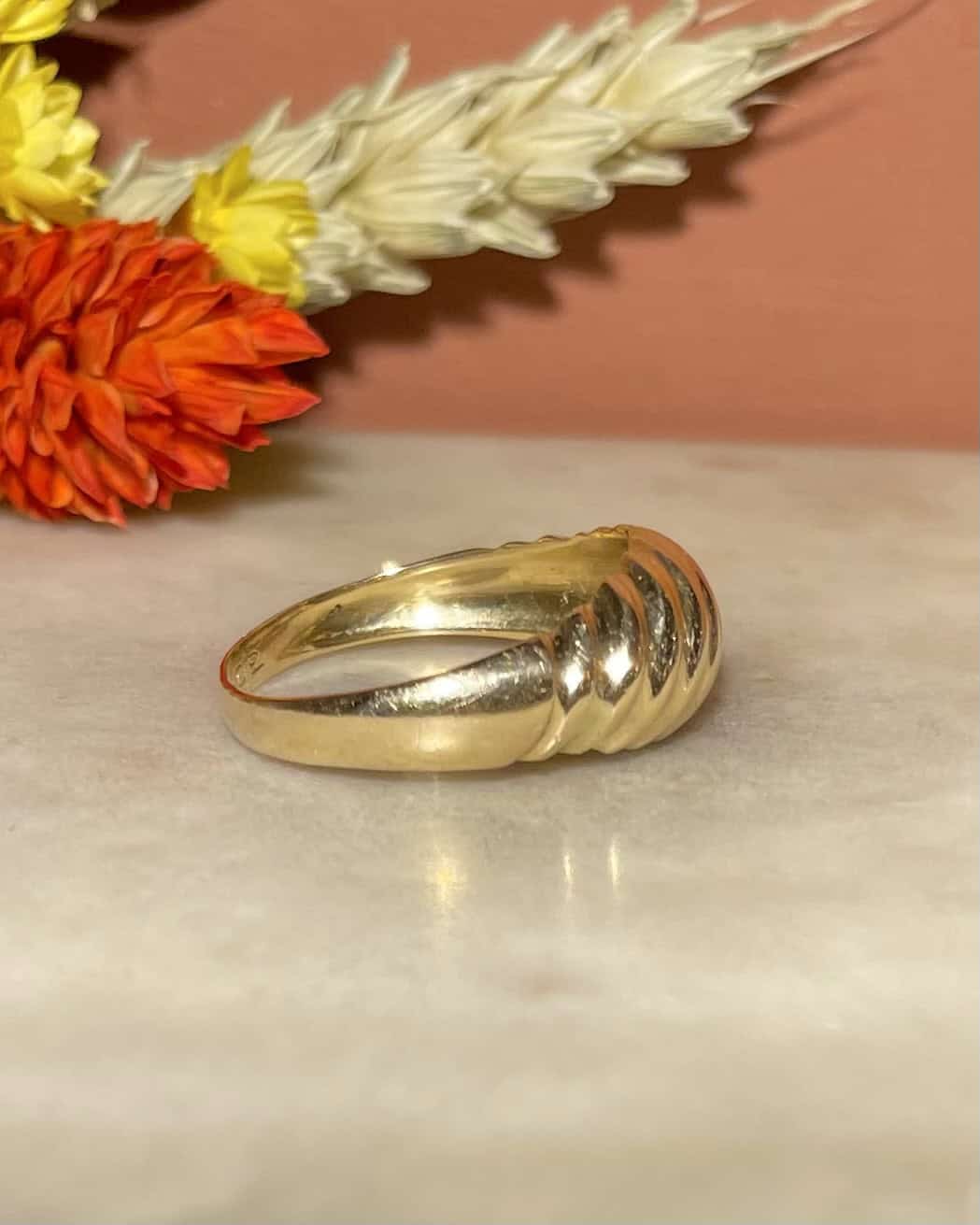Anillo brazalete "Ornellita" de oro amarillo de 18 quilates