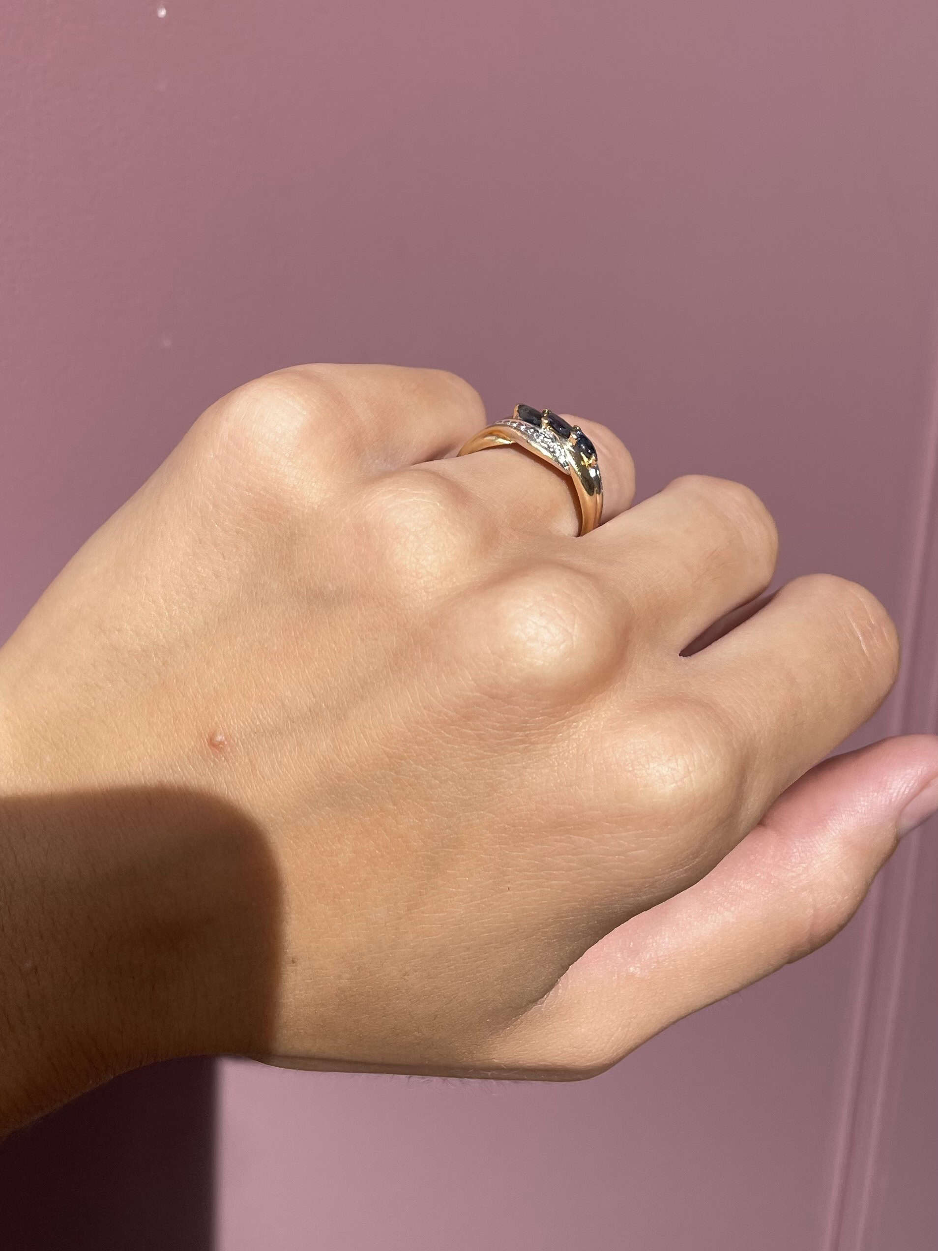 Anillo brazalete de zafiro y diamantes "Sania"