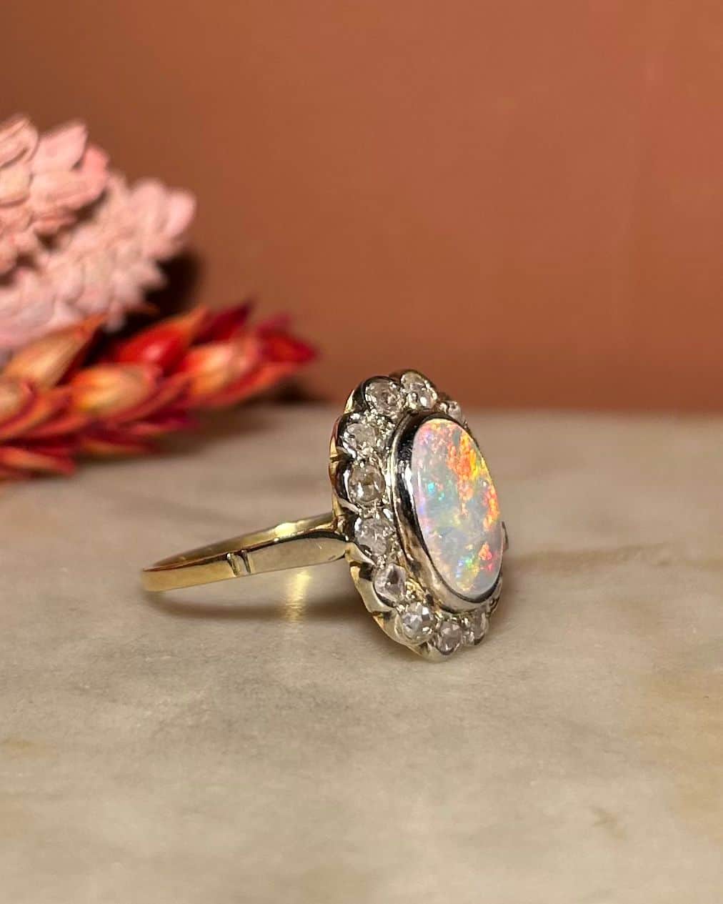Bague Art-Déco Opale & 14 Diamants "Zavia"