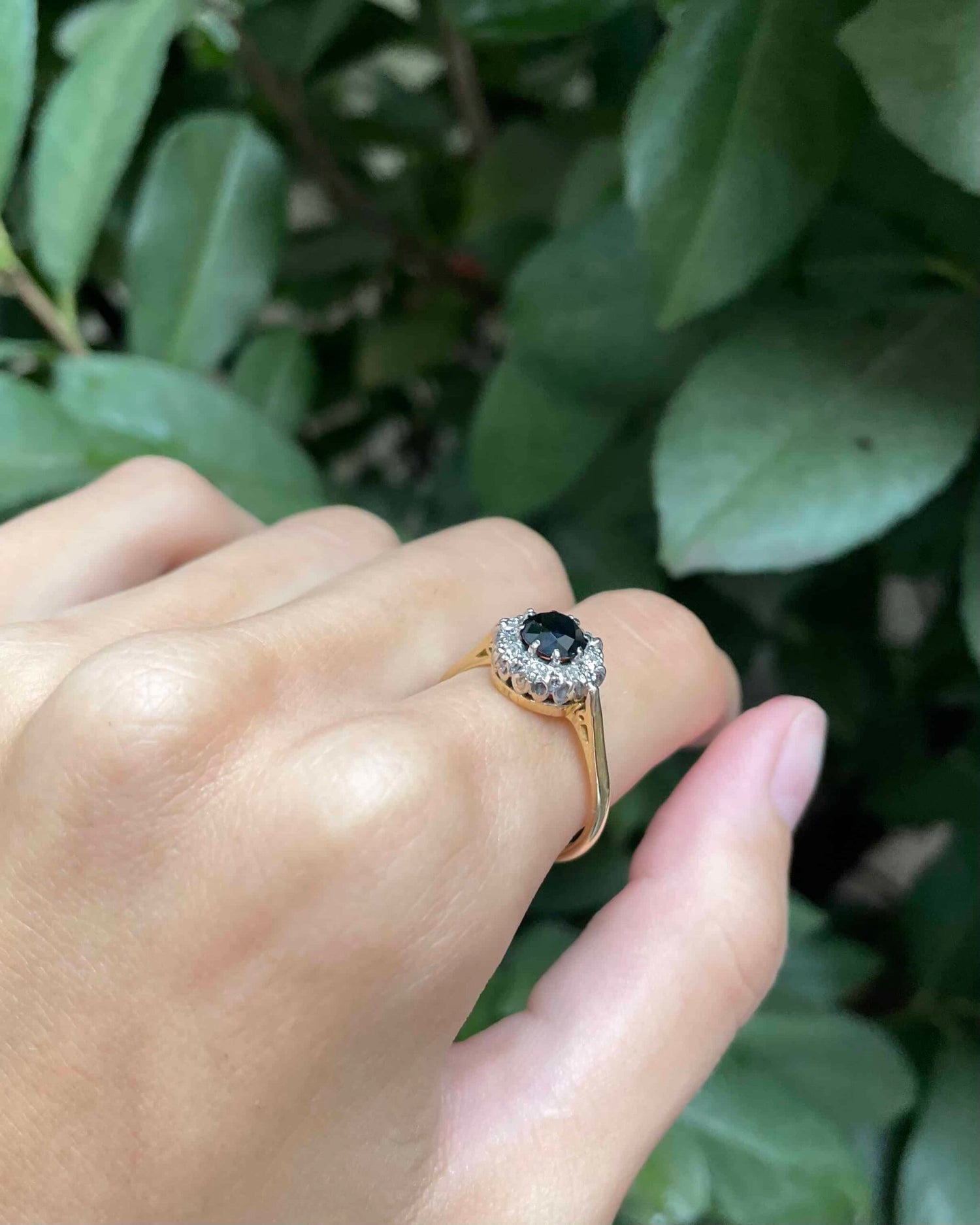 Anillo "Katerine" con margaritas de zafiro y diamantes de 1 quilate