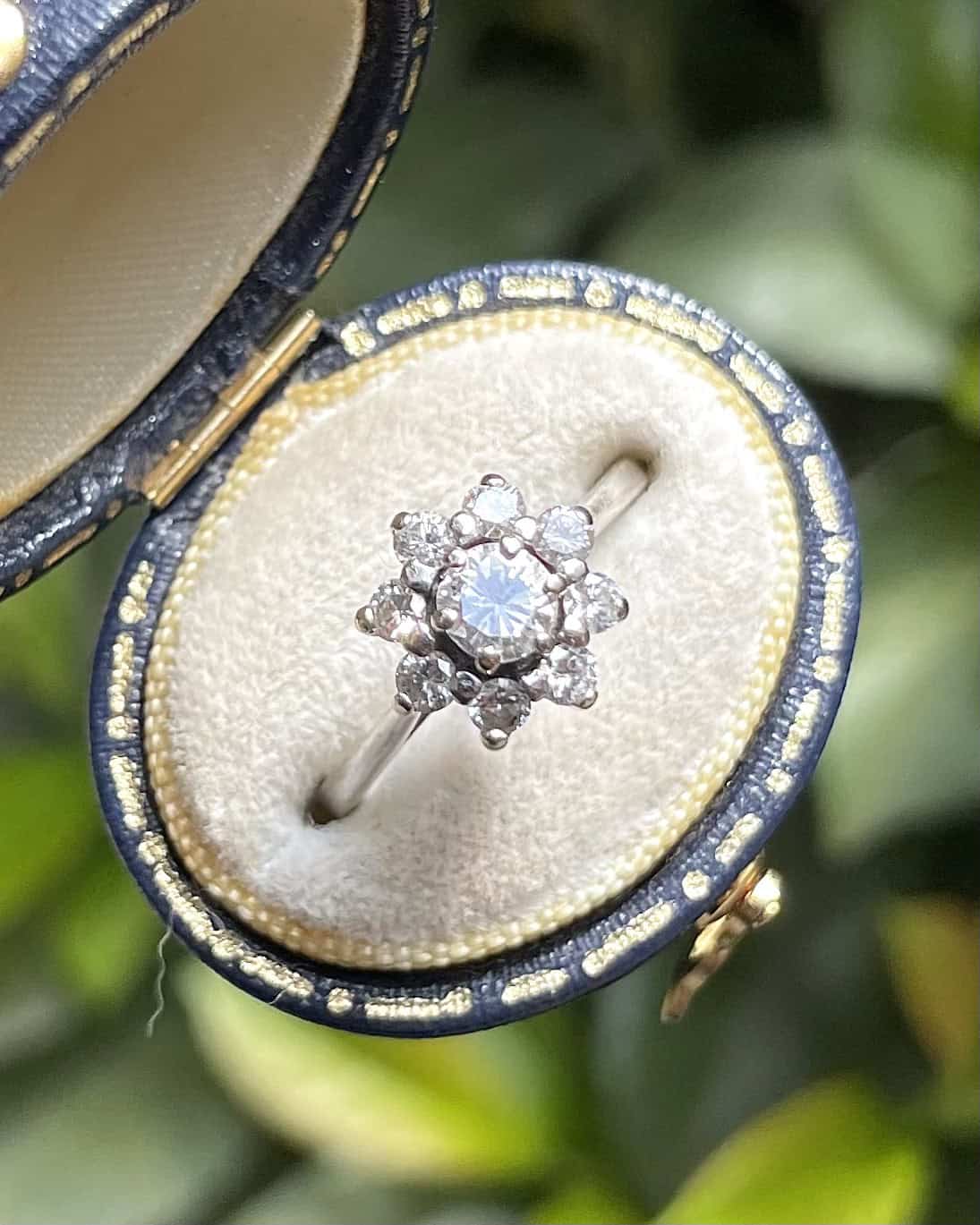 Anillo de margarita con diamantes "Xylie" de 0,70 quilates