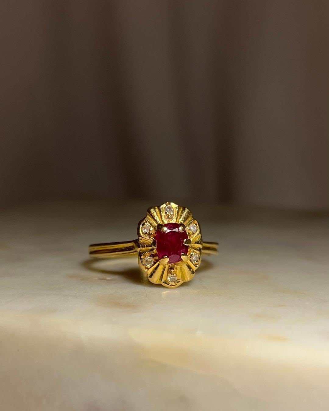 "Laïs" Ruby & Diamond Daisy Ring