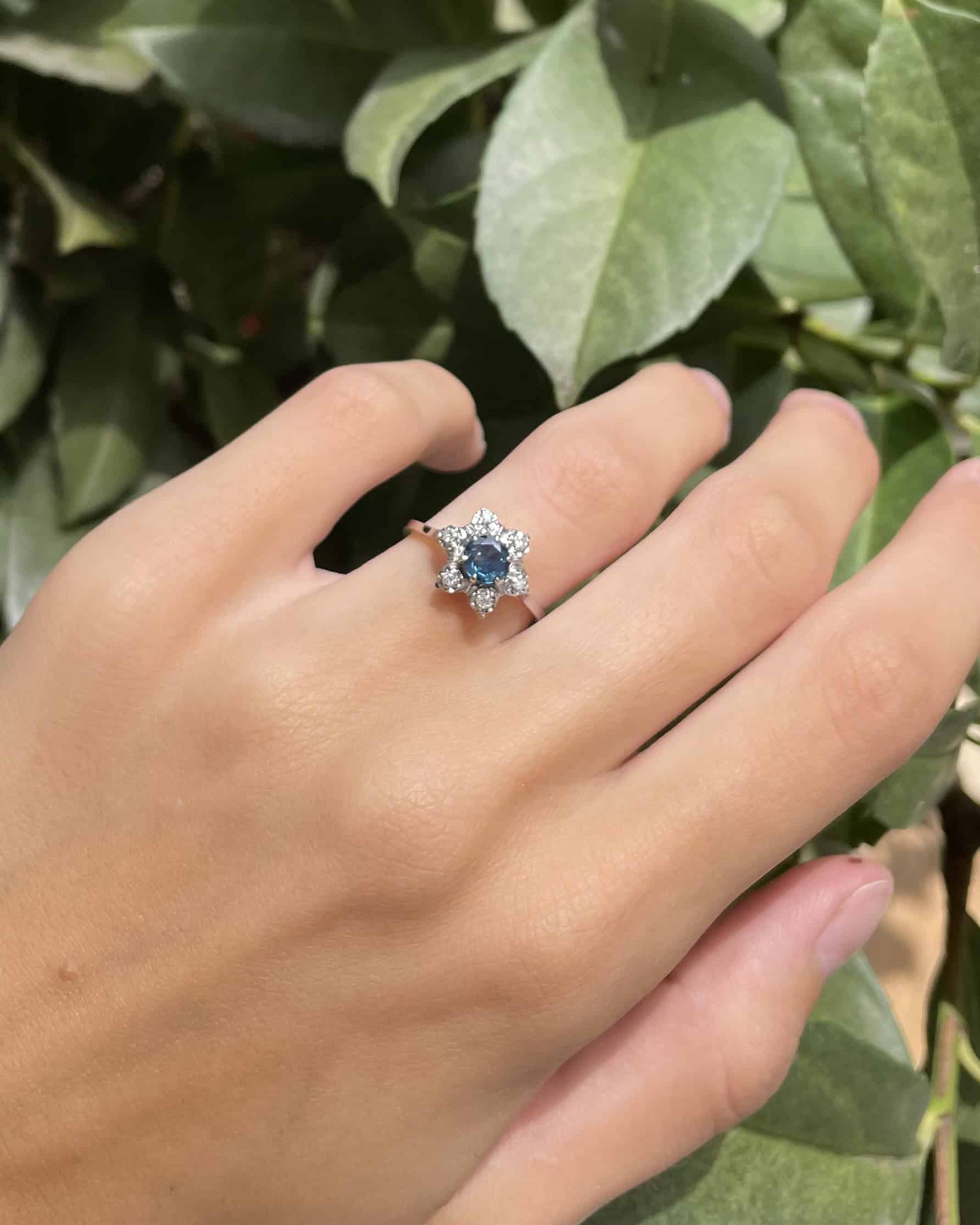 Bague Marguerite Saphir 0.60 carat & Diamants "Eliopé"