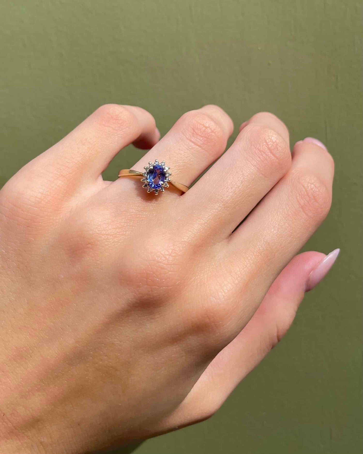 Bague Marguerite Tanzanite 0.50 carat & 14 Diamants  "Joyce"