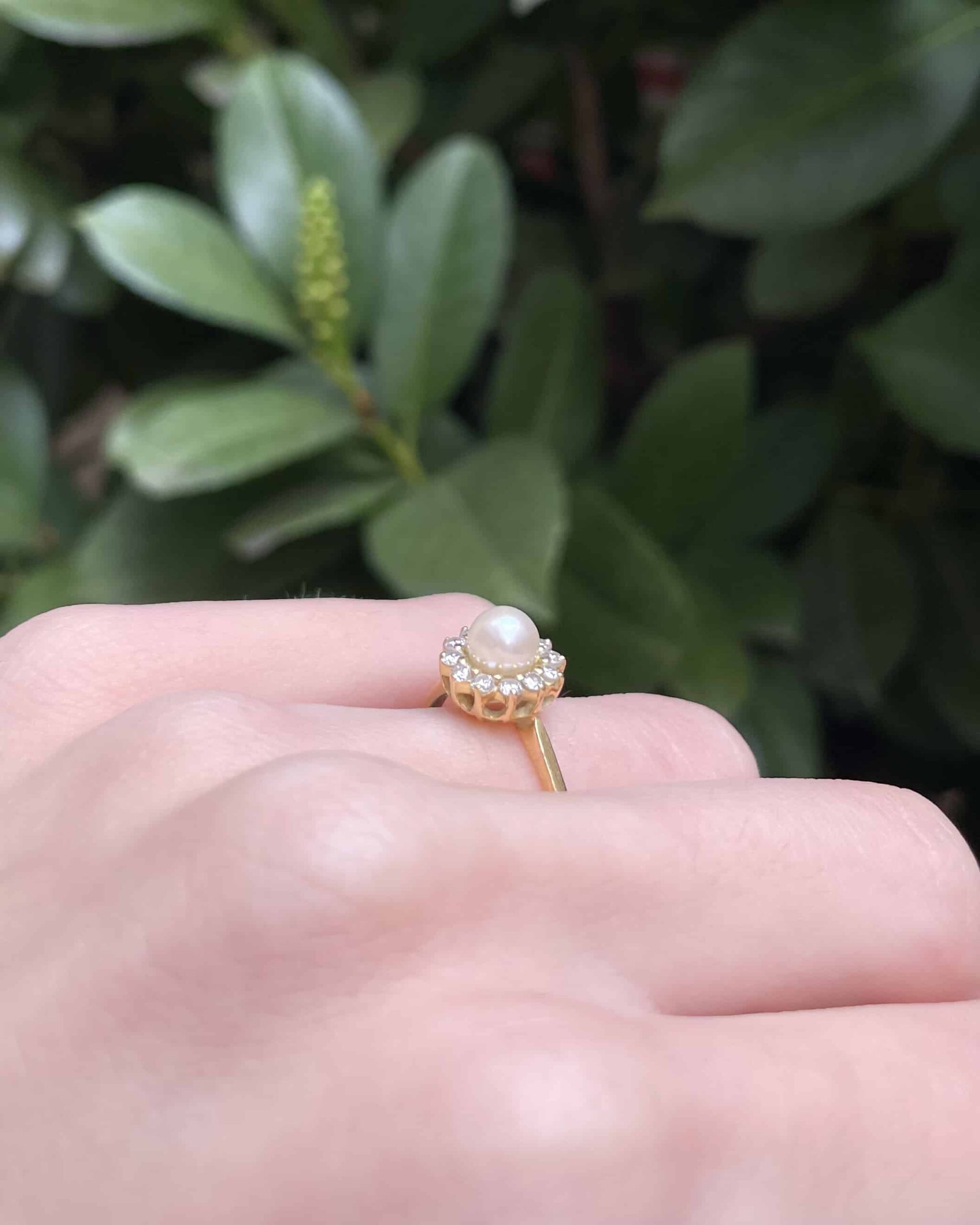 Anillo de margaritas con perla y 12 diamantes "Jensyn"