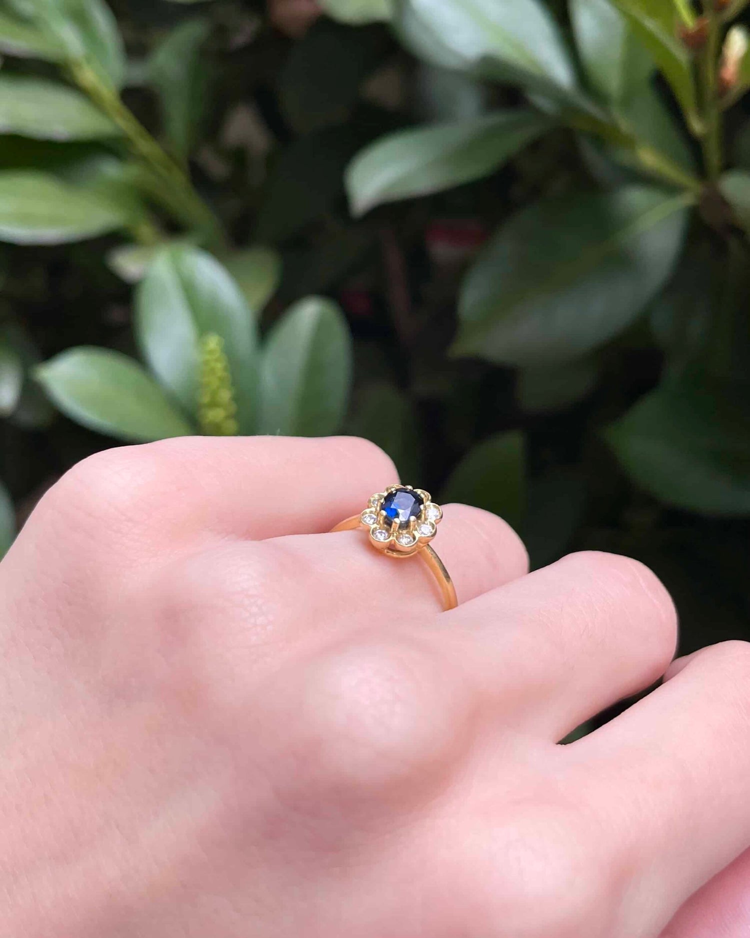 Bague Marguerite Saphir 0.75 Carat & 8 Diamants "Roxy"