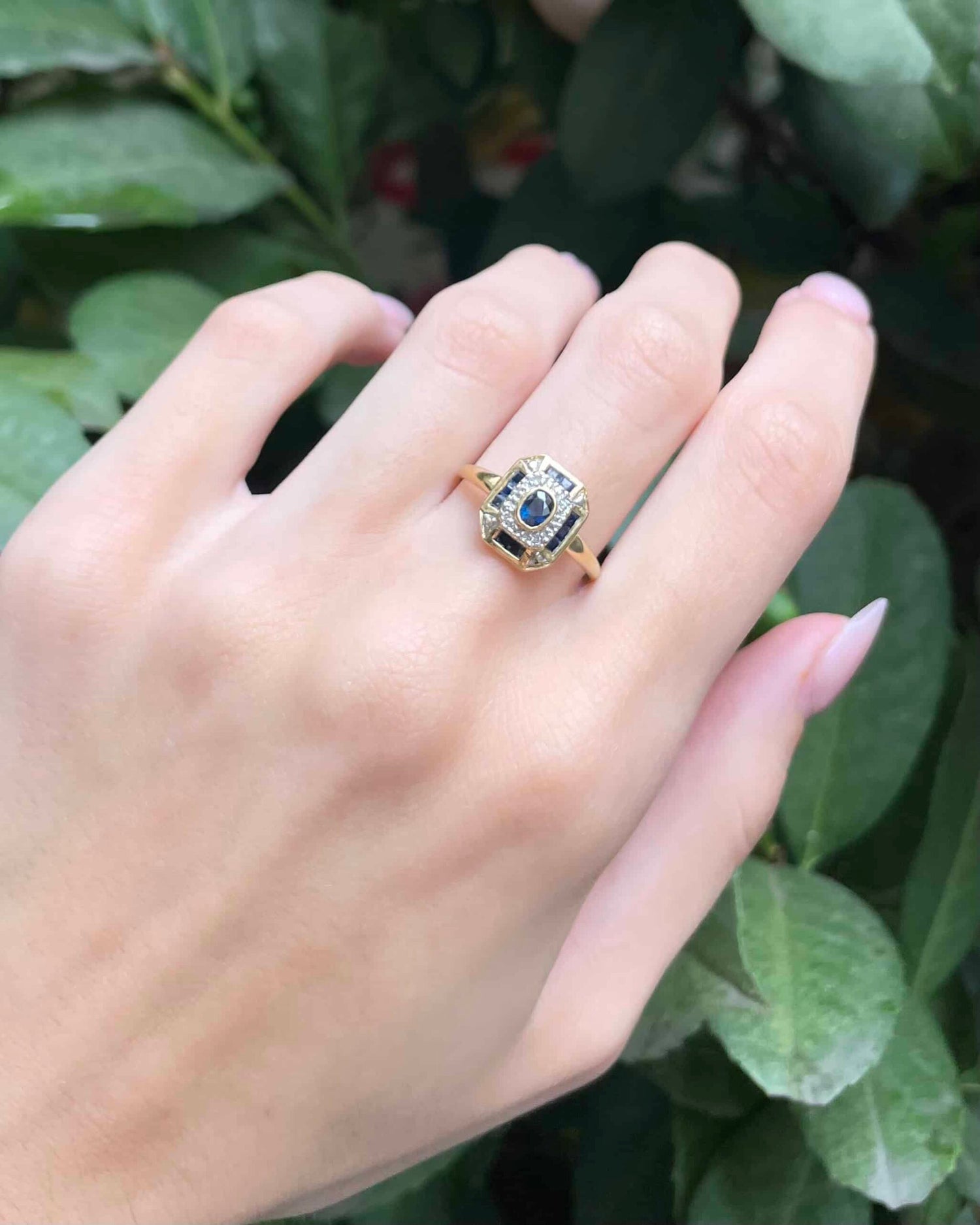 Anillo estilo art déco con 11 zafiros y diamantes "Della"