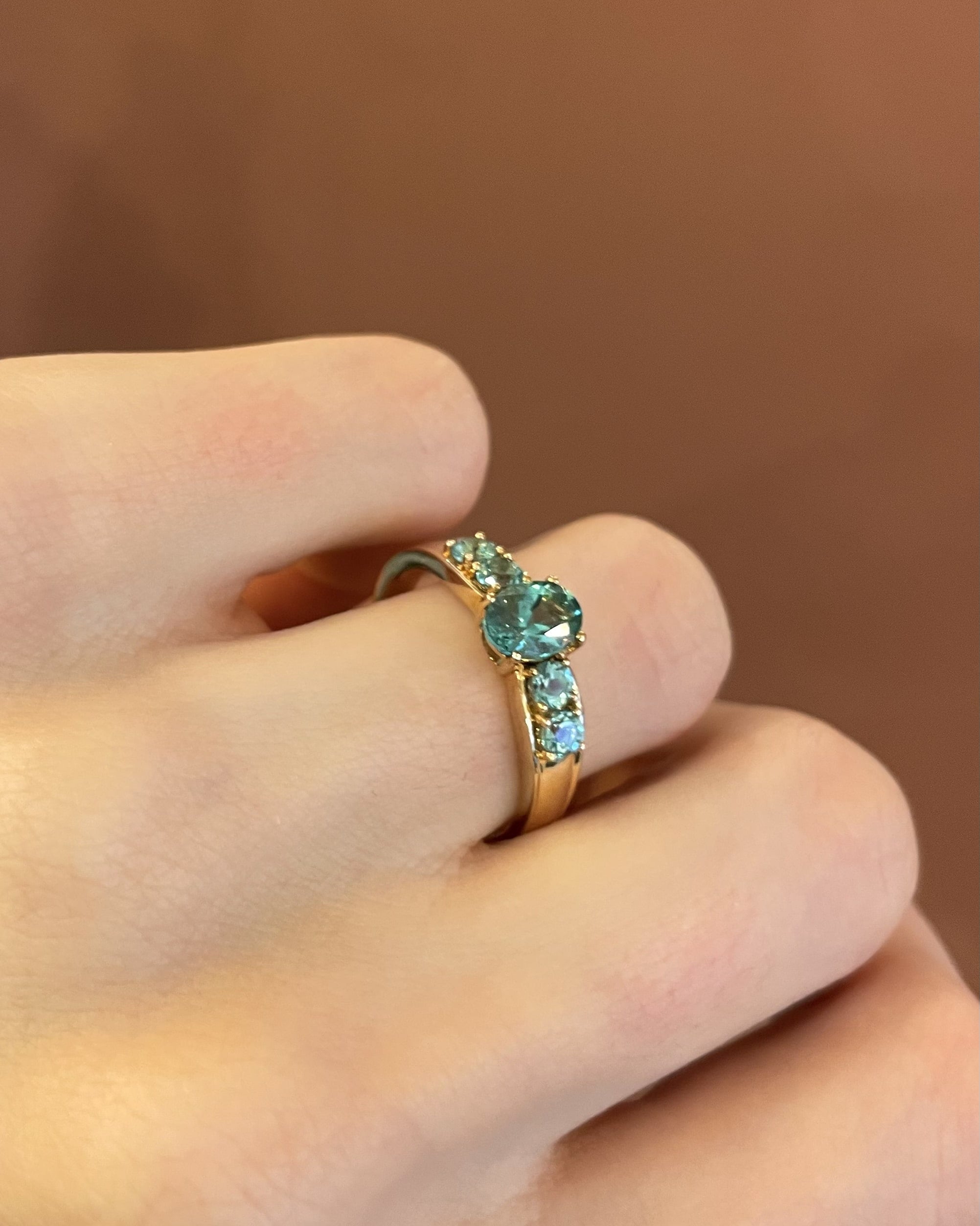 Anillo Trilogía de Apatita Verde de 1,50 quilates "Mai-Li"