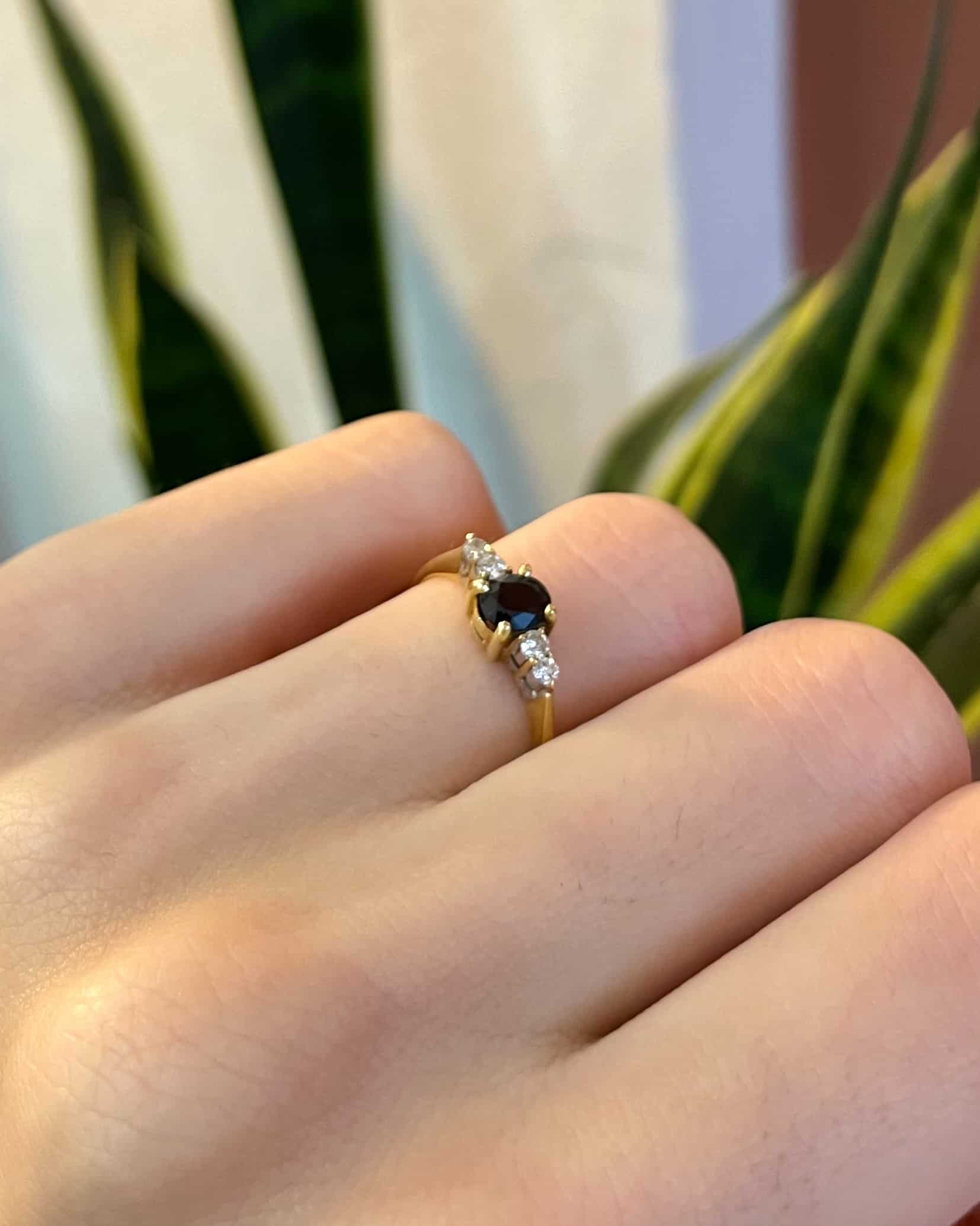 Anillo de trilogía de zafiros y diamantes "Thaïs"