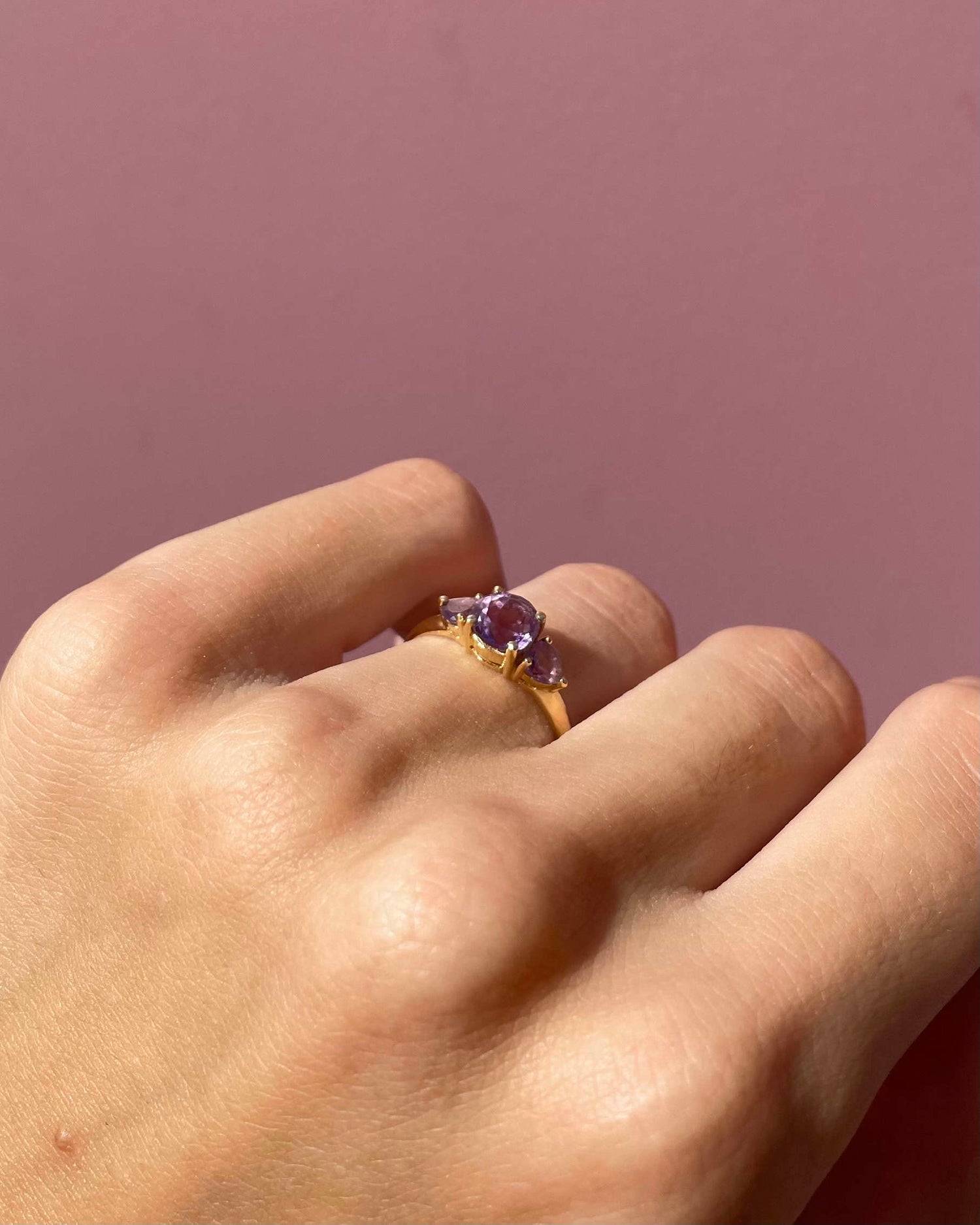 Anillo Trilogía de Amatista "Leyna" de 1,10 quilates