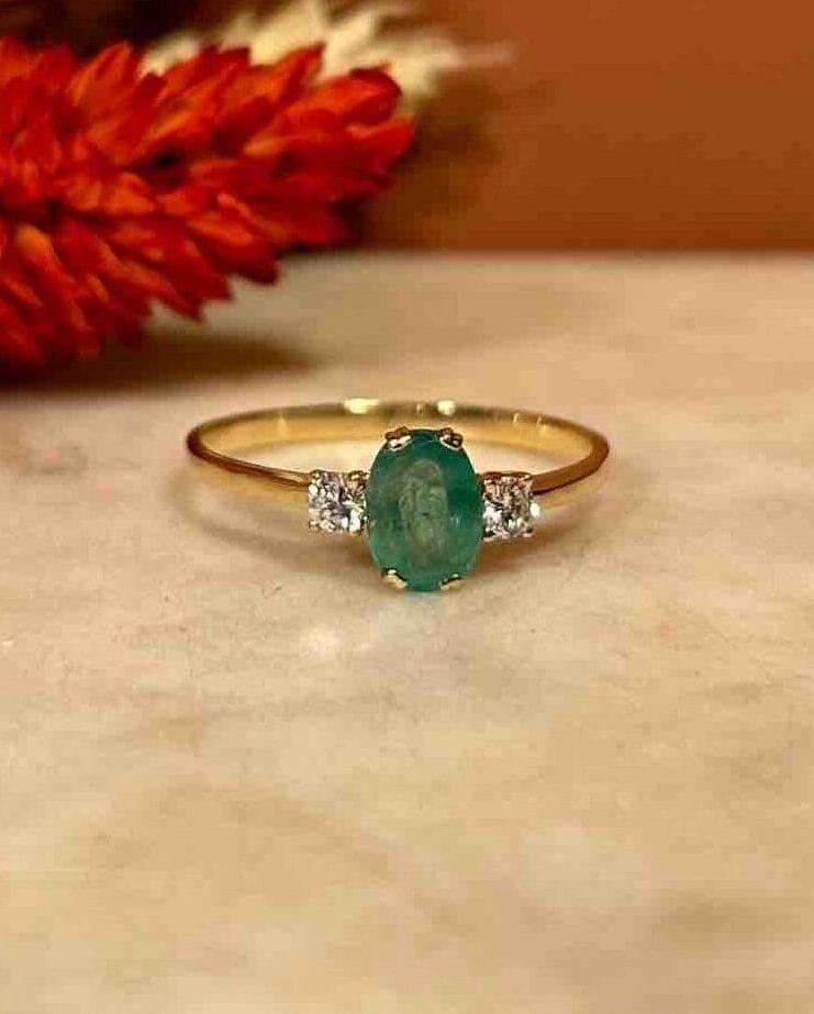 Anillo de trilogía de esmeraldas y diamantes "Gaïa"