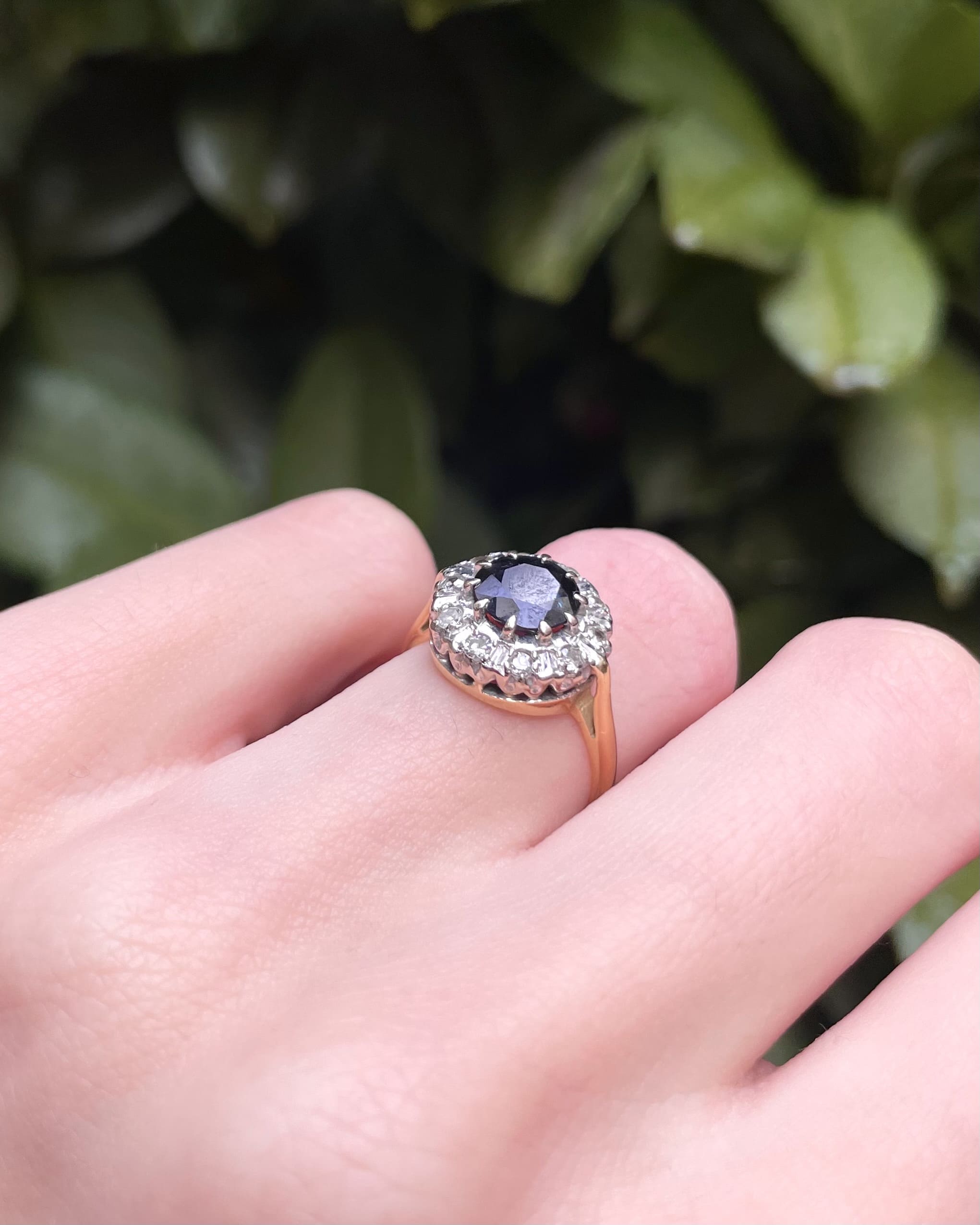 Bague Marguerite Saphir 1 carat & 10 Diamants "Beatrice"