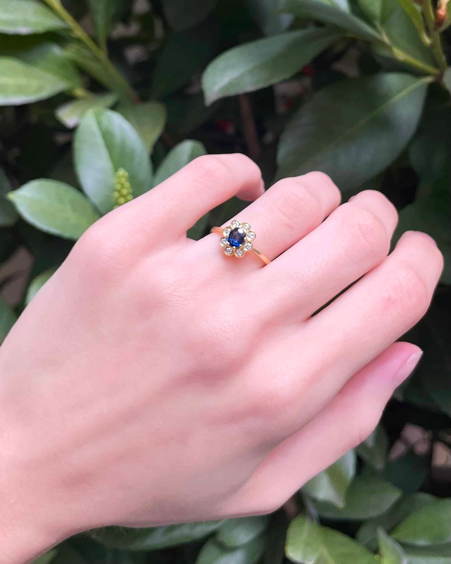 Bague Marguerite Saphir 0.75 Carat & 8 Diamants "Roxy"