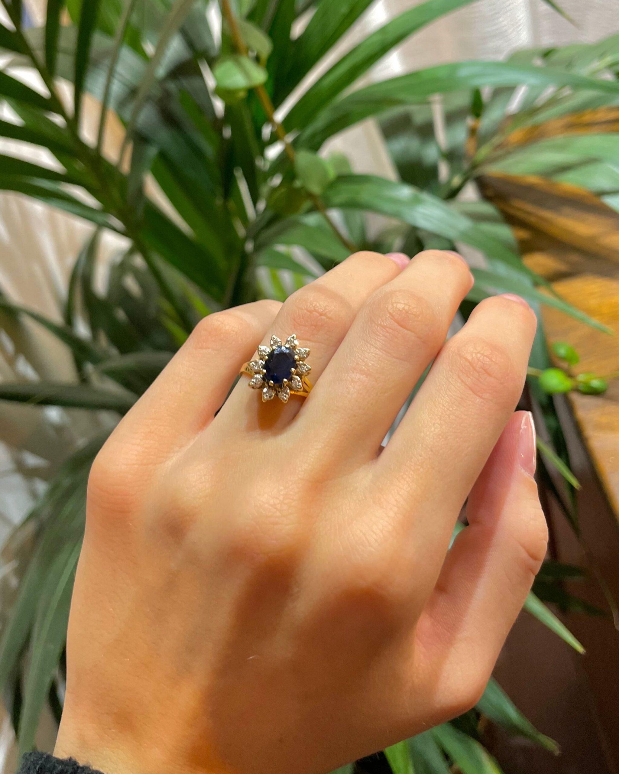 Anillo "Kiara" con margaritas de zafiro y diamantes