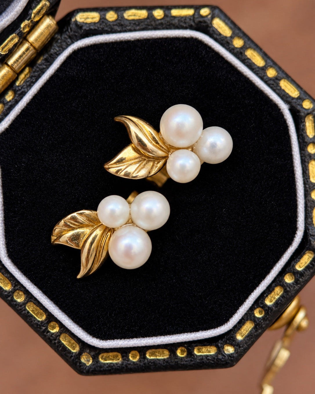 “Hawa” Pearl Stud Earrings