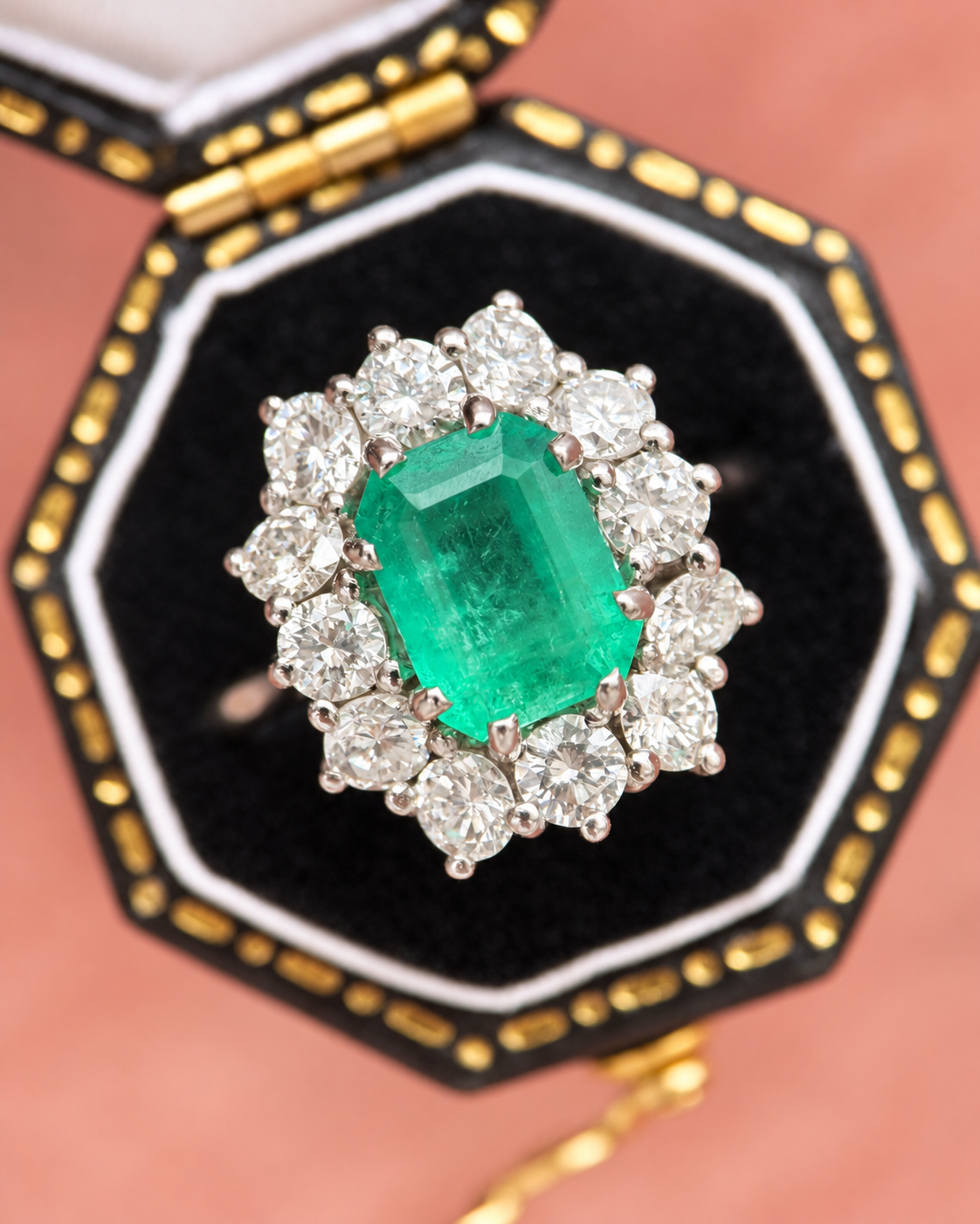 Colombian Emerald Daisy Ring 2.30 carats & Diamonds 1.20 carats "Mélisse"