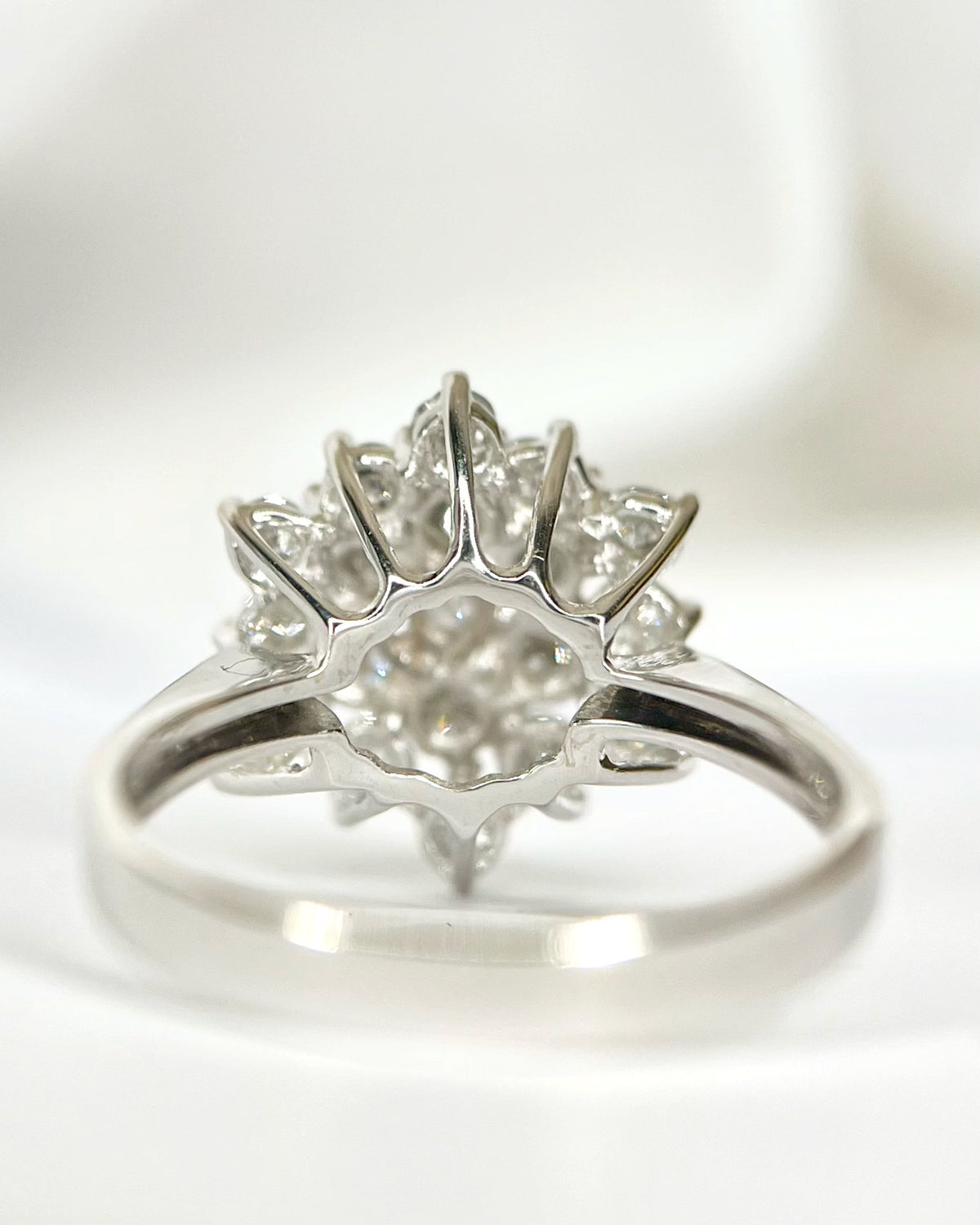 Bague Marguerite Diamants 0.76 carat "Perrine"