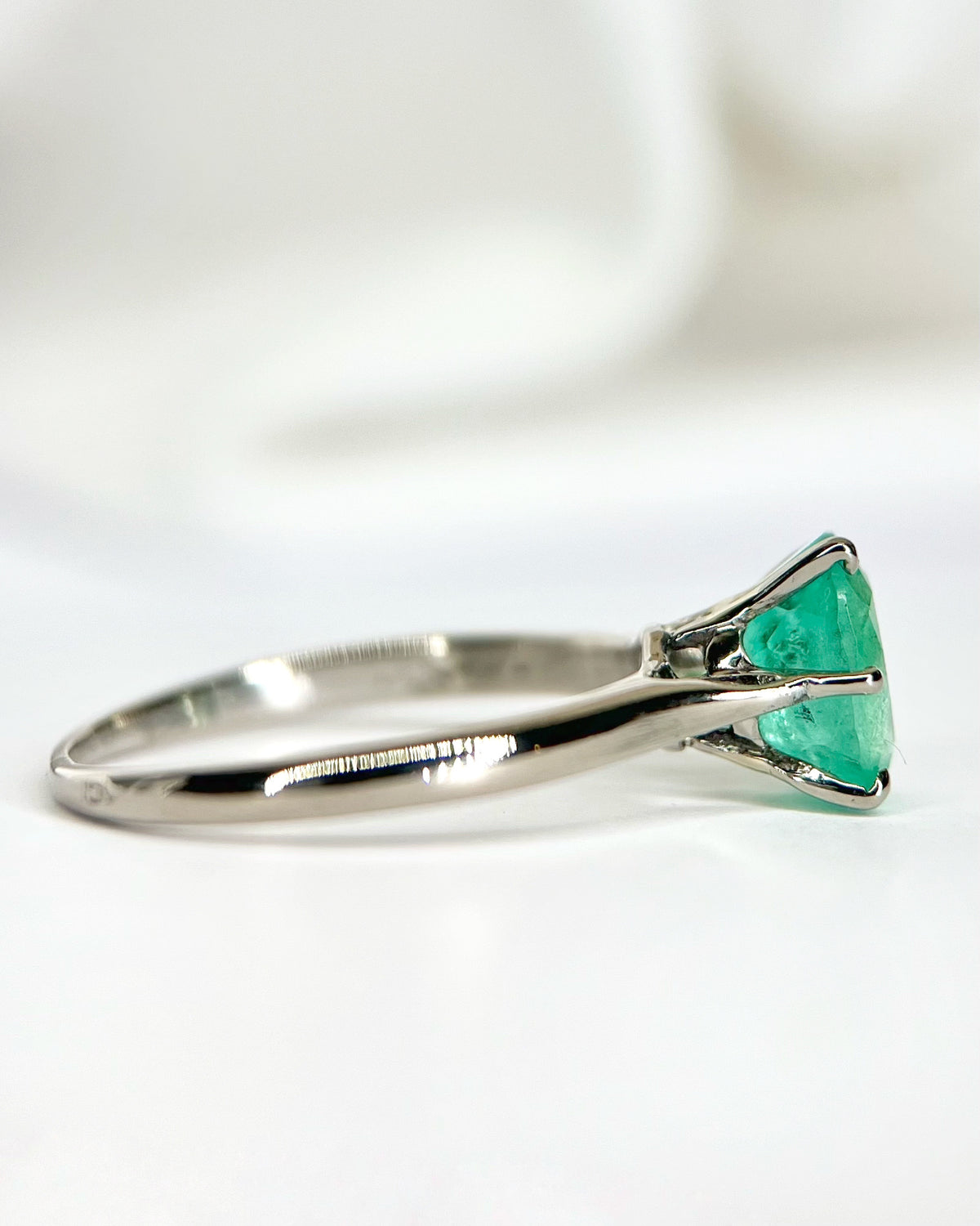 Bague Solitaire Émeraude 1.95 carat "Elina"