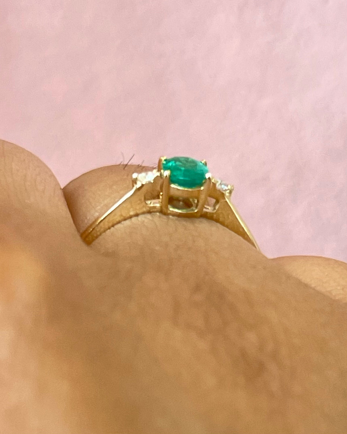 Anillo trilogía de esmeralda y diamantes «Lucile»
