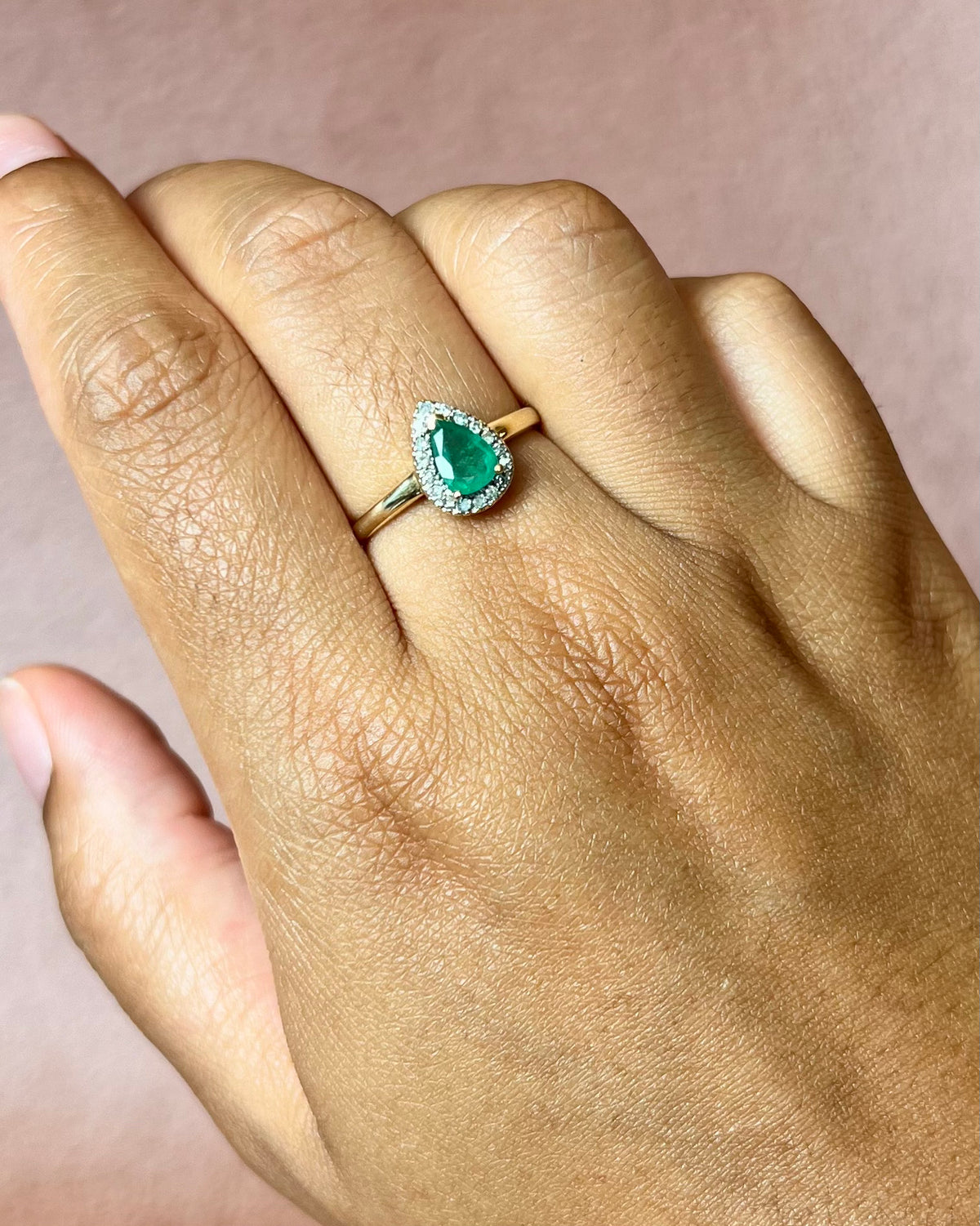 Bague Solitaire Émeraude 0.60 carat & Diamants "Cynthia"