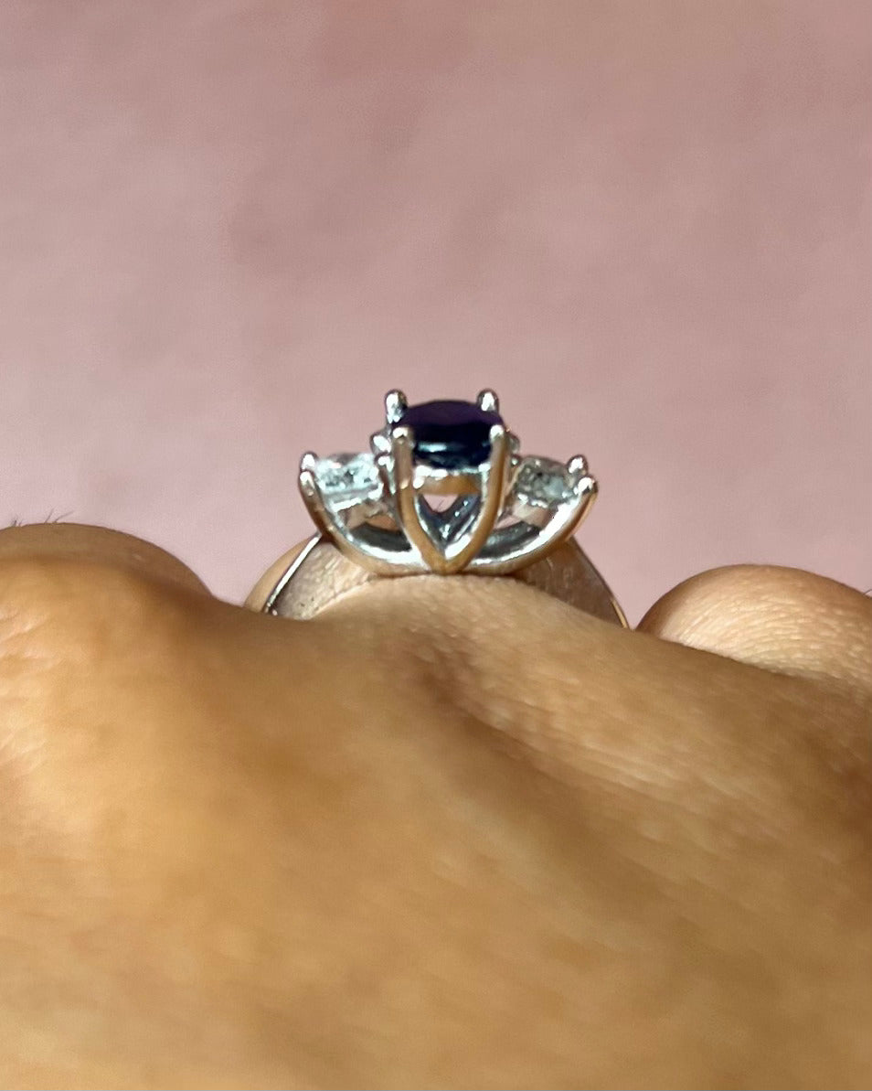 Anillo trilogía de zafiro de 0.85 quilates y diamantes de 0.40 quilates «Éléanore»
