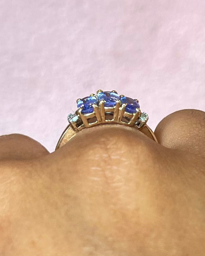 Anillo trilogía de tanzanitas de 1.63 quilates y diamantes «Flore»