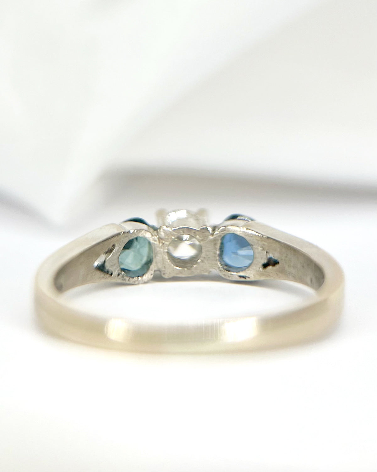 Bague Trilogie Diamant 0.20 carat & Saphirs "Mélissa"