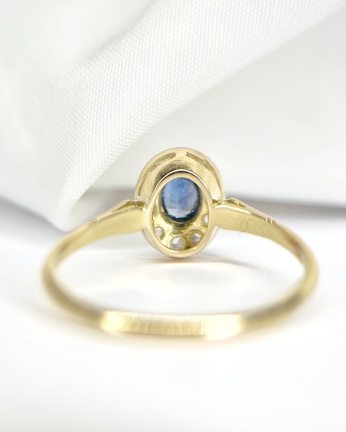 Bague Marguerite Art-Déco Saphir 0.57 carat & Diamants "Célia"