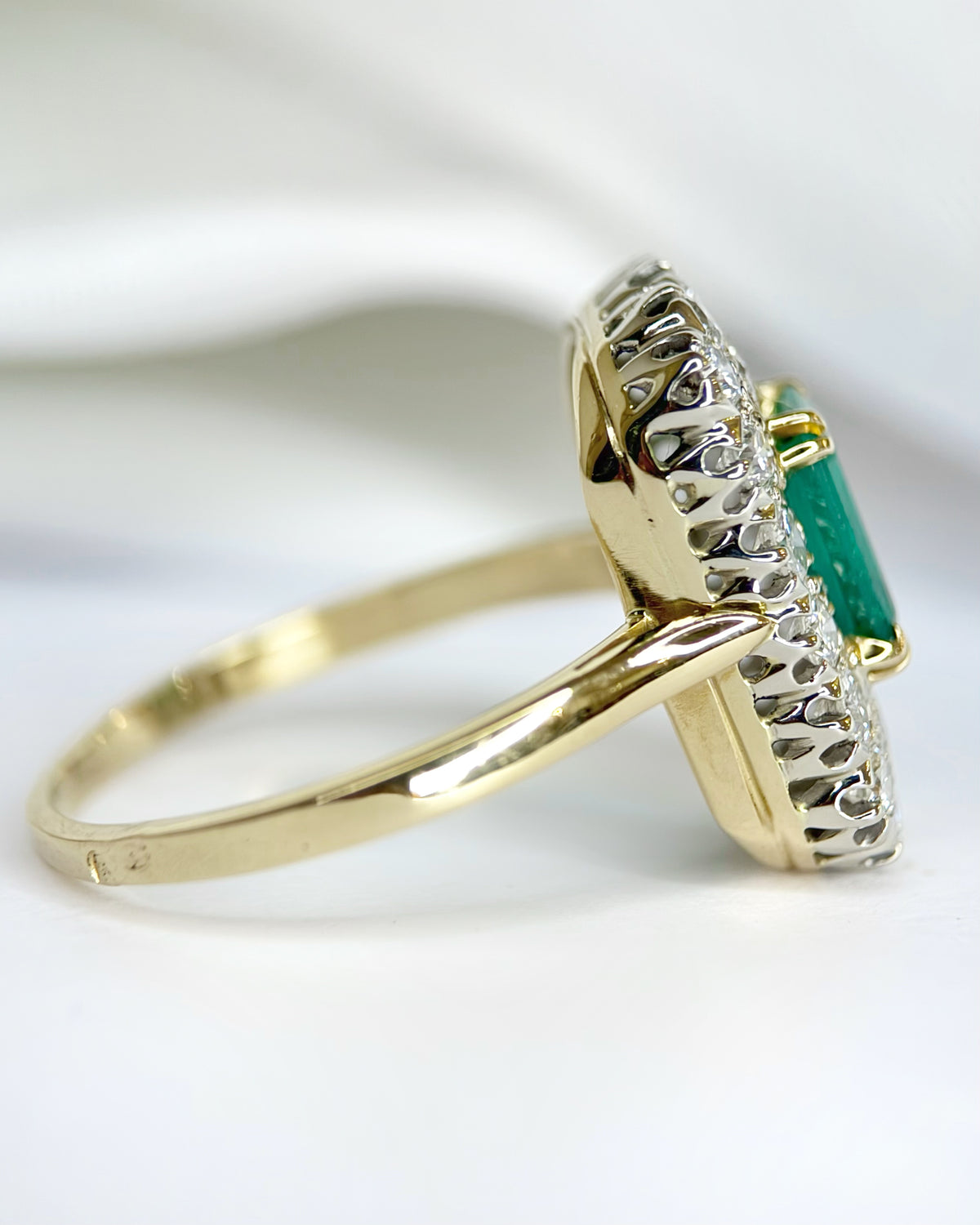 Bague Marguerite Émeraude 1 carat & Diamants 1.32 carat "Félicie"