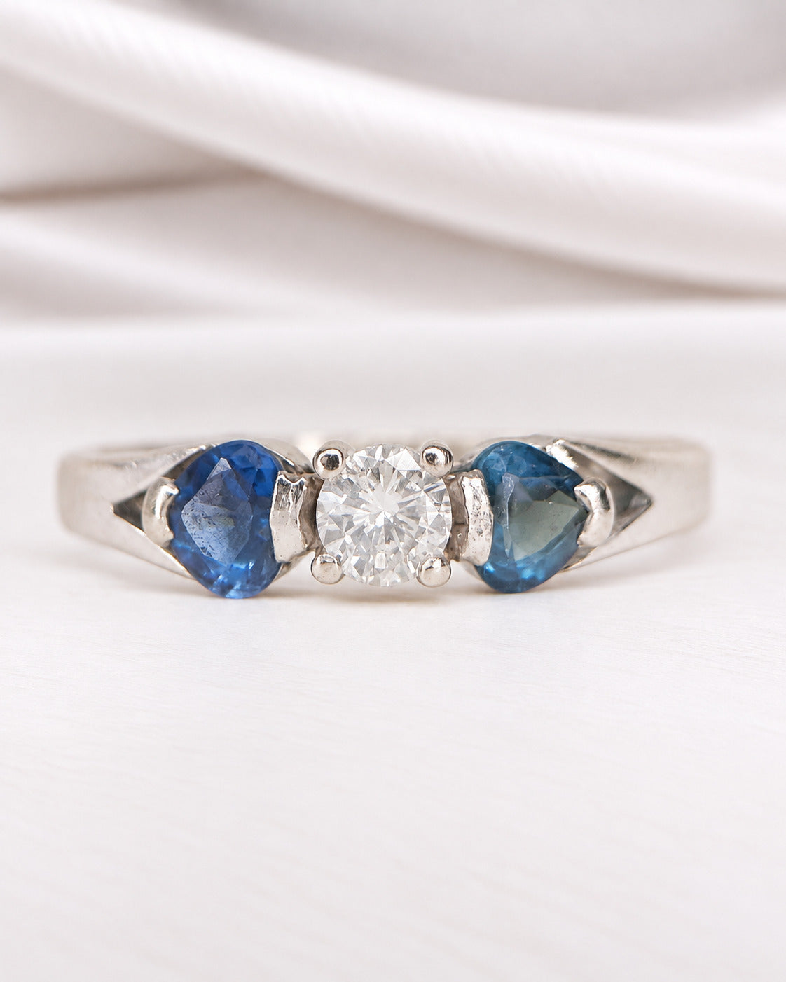 Bague Trilogie Diamant 0.20 carat & Saphirs "Mélissa"