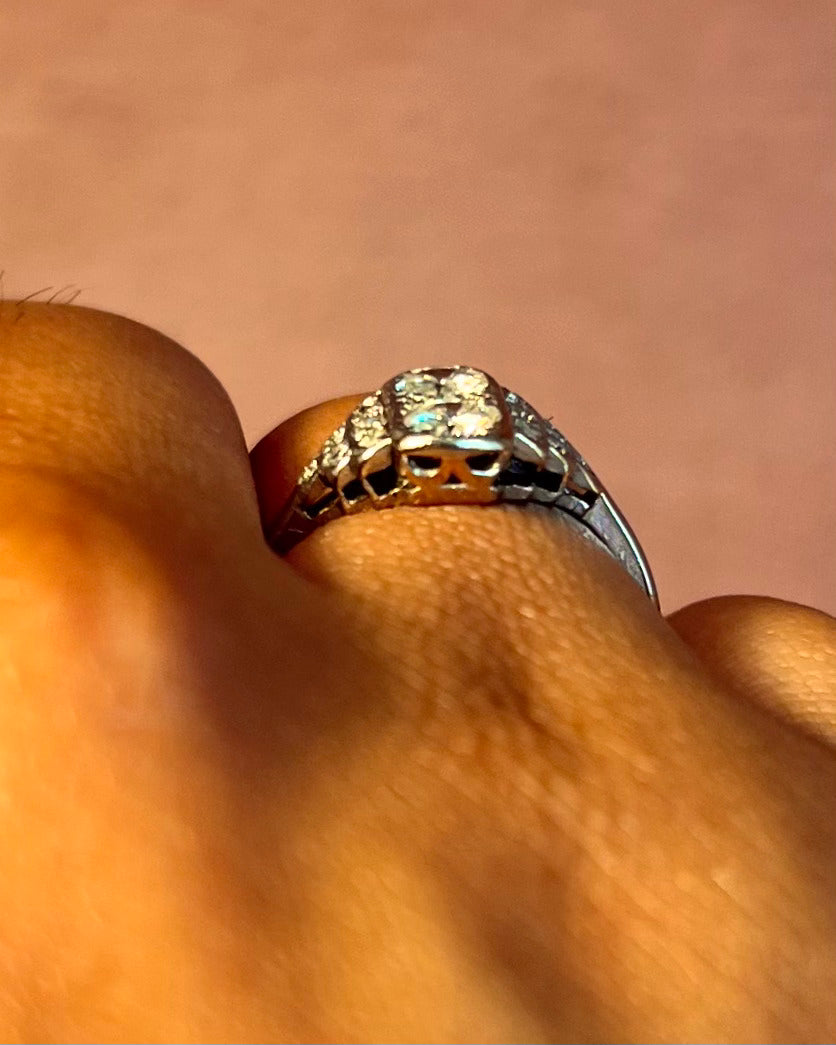 Anillo Art Déco con diamantes de 0.74 carat «Bélinda»