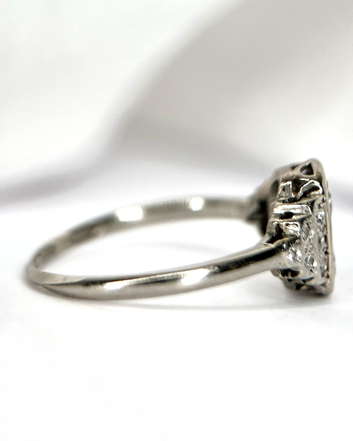Anillo Art Déco con diamantes de 0.74 carat «Bélinda»