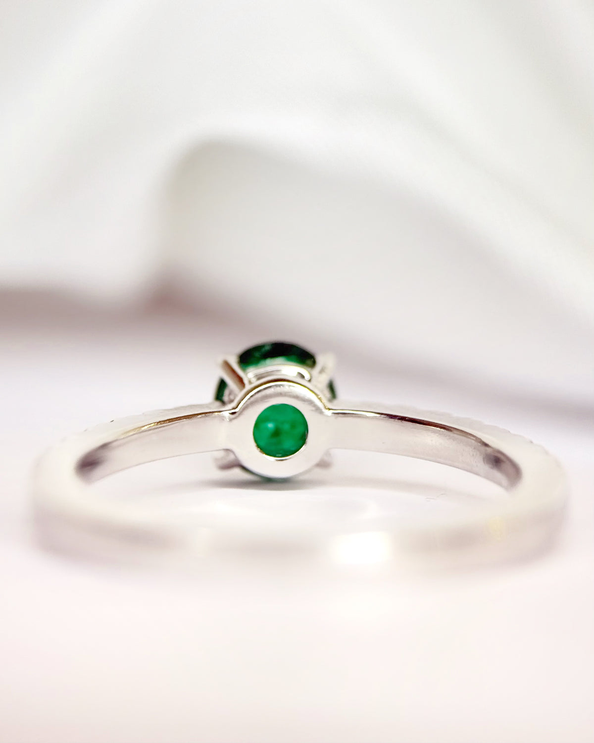 Bague Solitaire Émeraude 0.60 carat & Diamants 0.36 carat "Gladys"