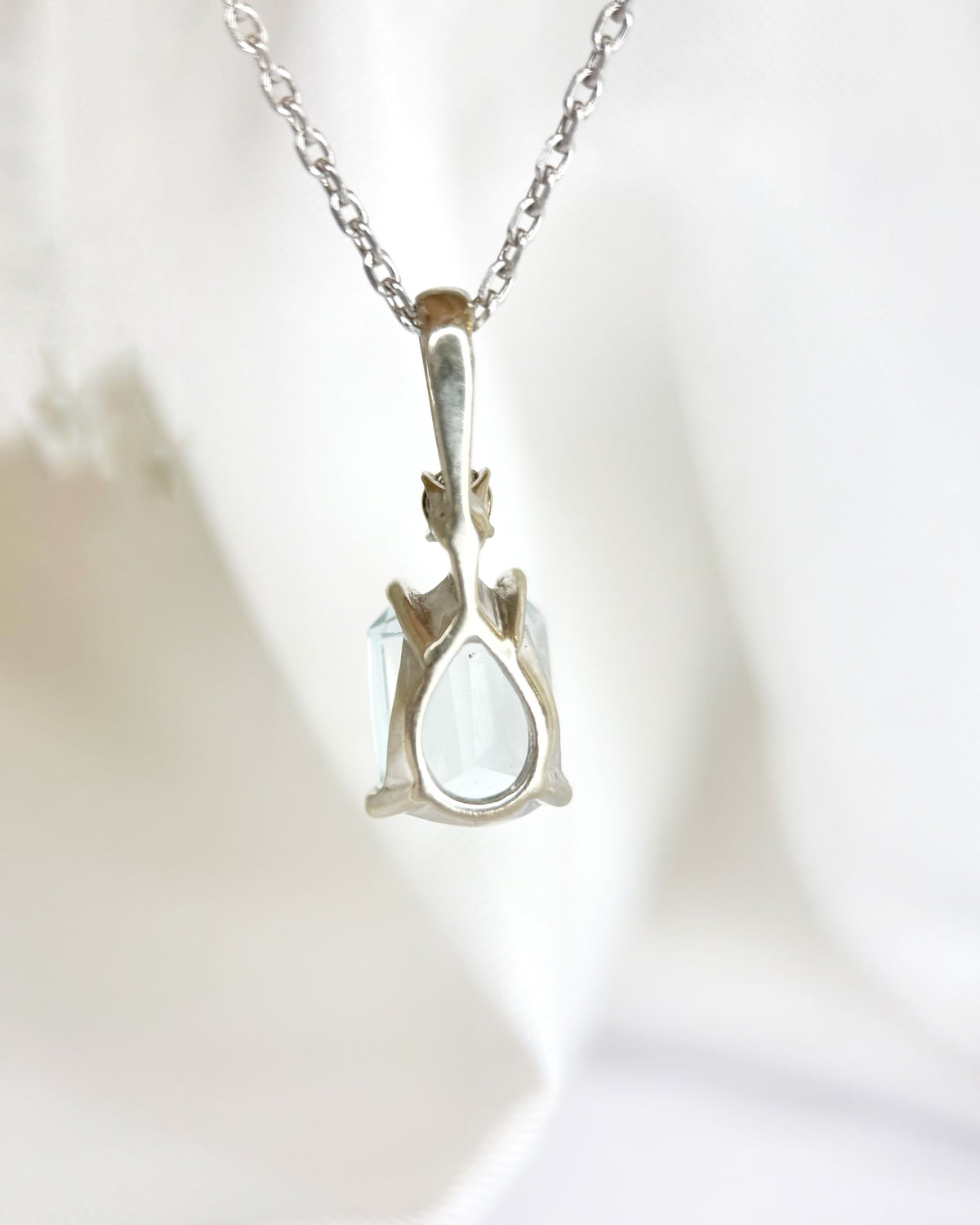Colgante de aguamarina de 1.55 quilates y diamante «Zelda»