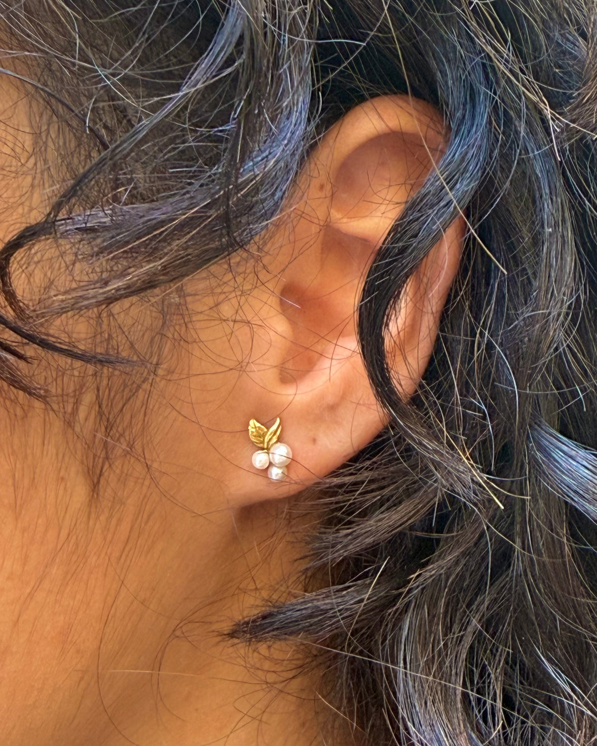 “Hawa” Pearl Stud Earrings