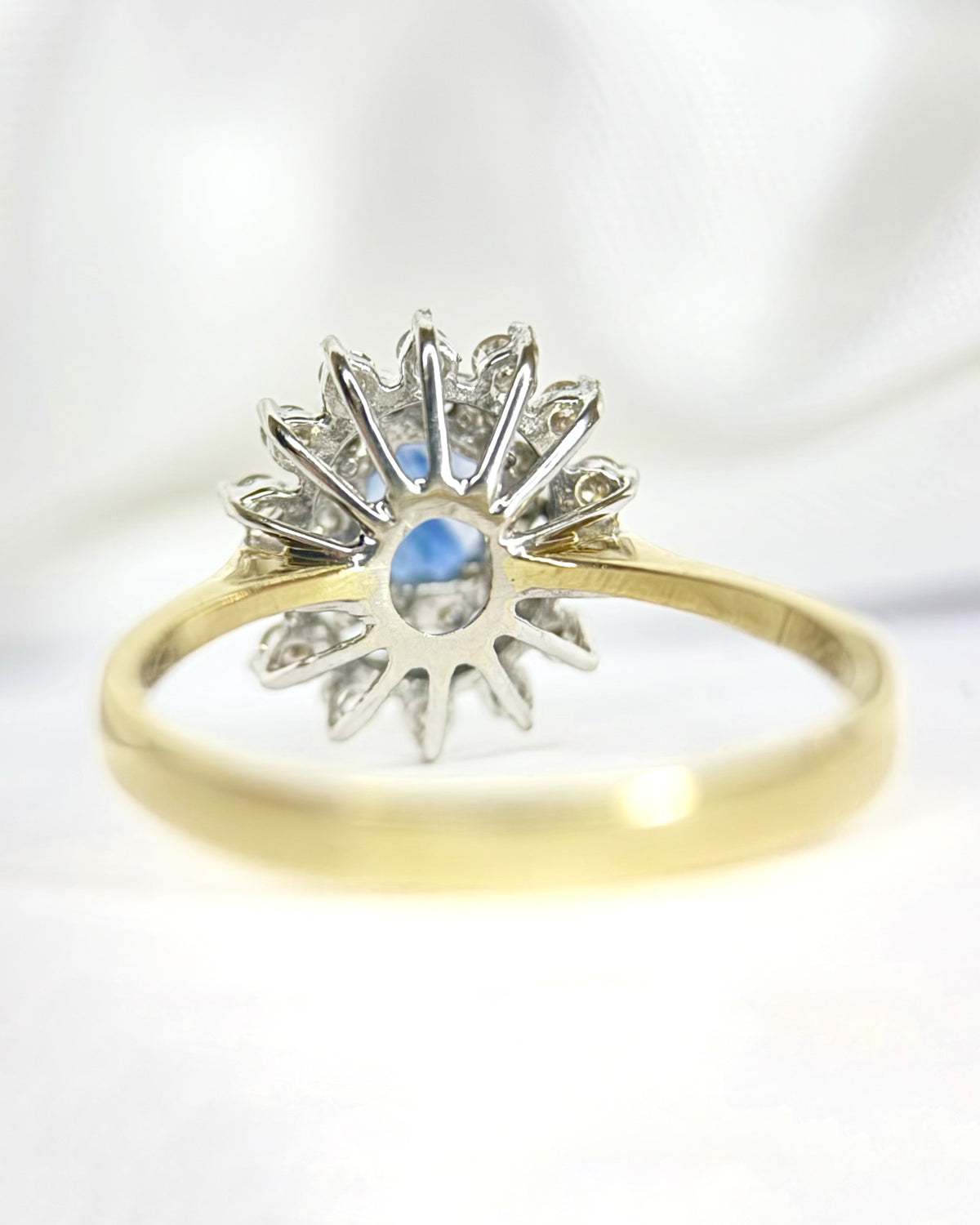 Marguerite Ring Sapphire 0.95 carat & Diamonds 0.42 carat "Florence"