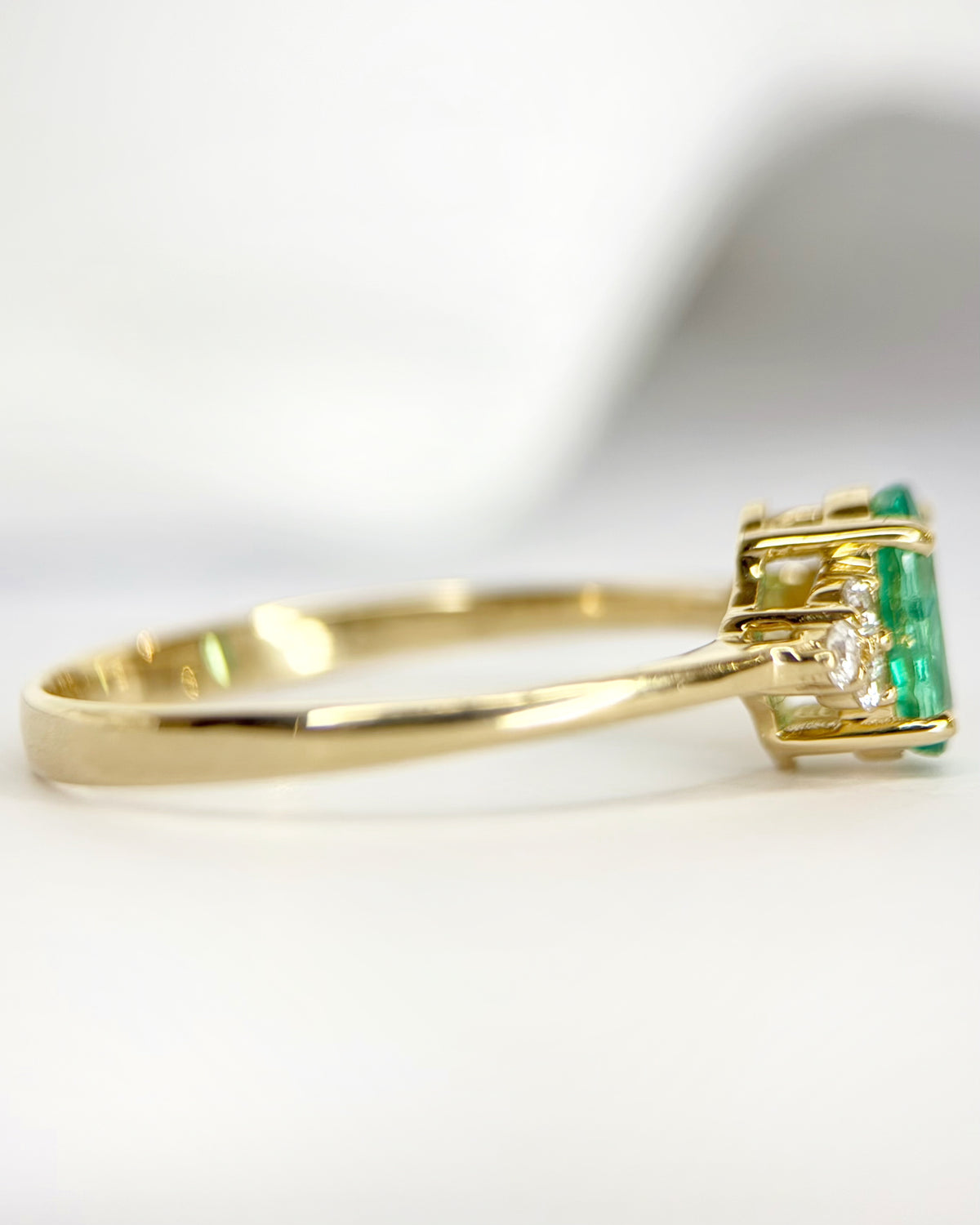 Bague Trilogie Émeraude 0.65 carat & Diamants "Fauve" - Elliade Paris