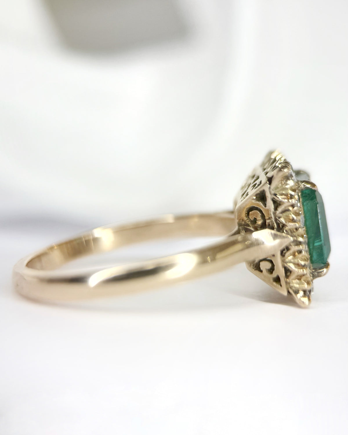 Bague Marguerite Émeraude 1.80 carat & Diamants 0.36 carat "Eva"