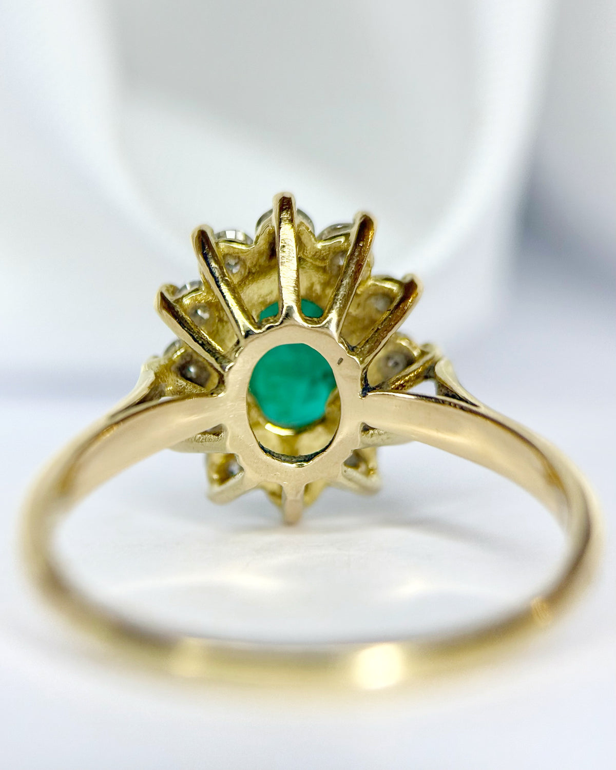 Bague Marguerite Émeraude 0.87 carat & Diamants 0.36 carat "Justine"