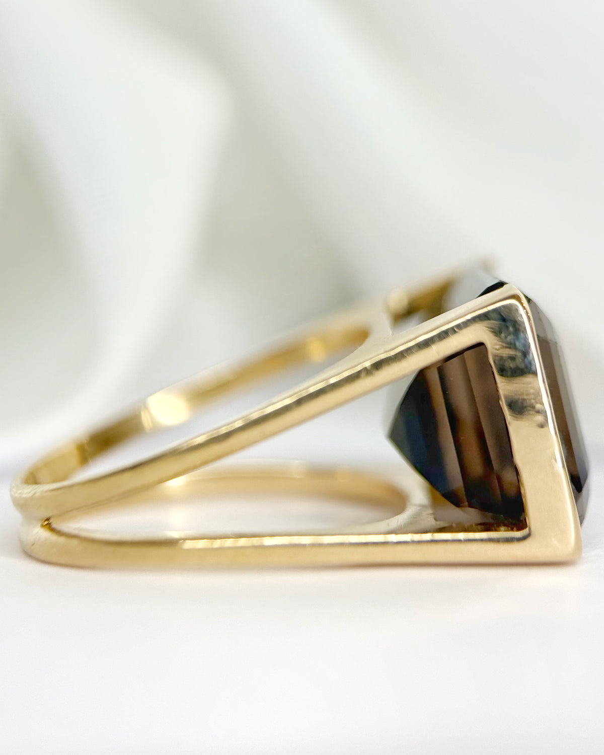 Anillo de cóctel de cuarzo ahumado de 12.25 quilates y 7.88 g "Lisette"