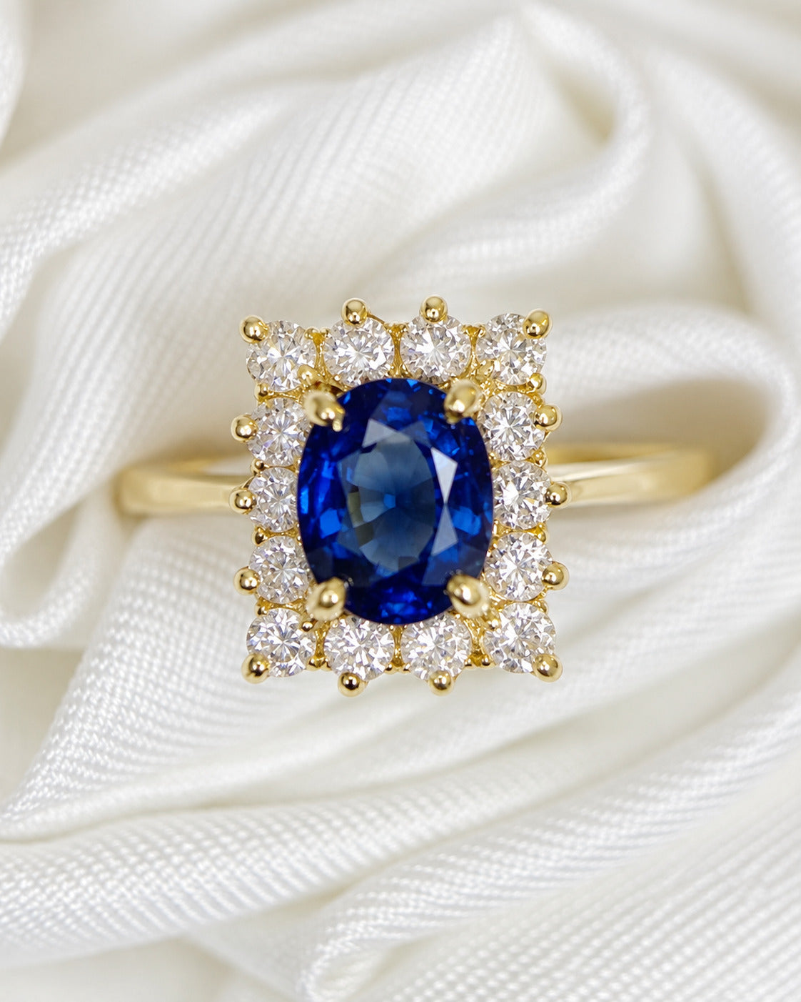 Anillo Margarita Zafiro de 1.71 quilates y Diamantes de 0.26 quilates "Zélie"